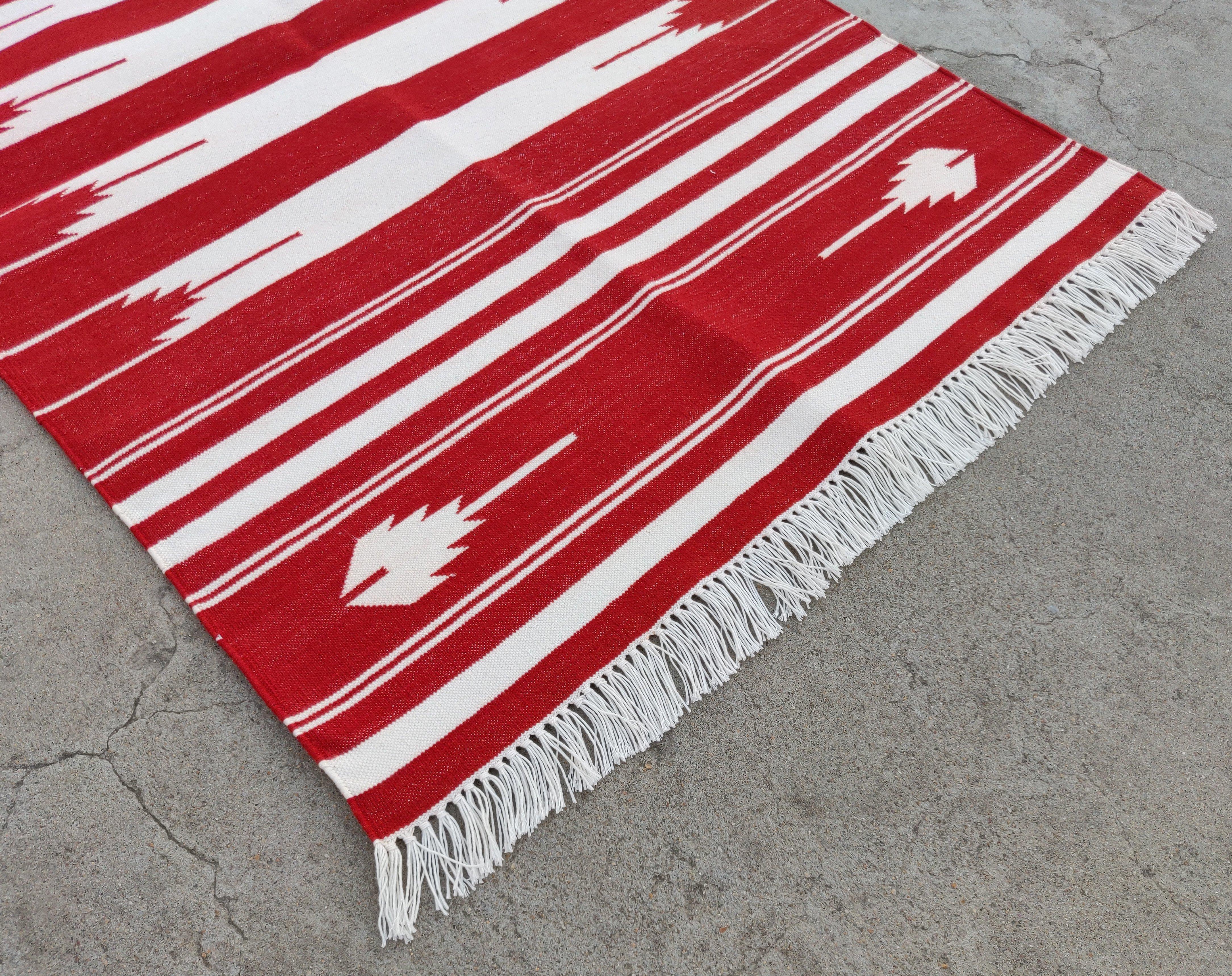 Mid-Century Modern Handmade Cotton Area Flat Weave Rug, 2.5'x4' Red And White Striped Indian Rug For Sale