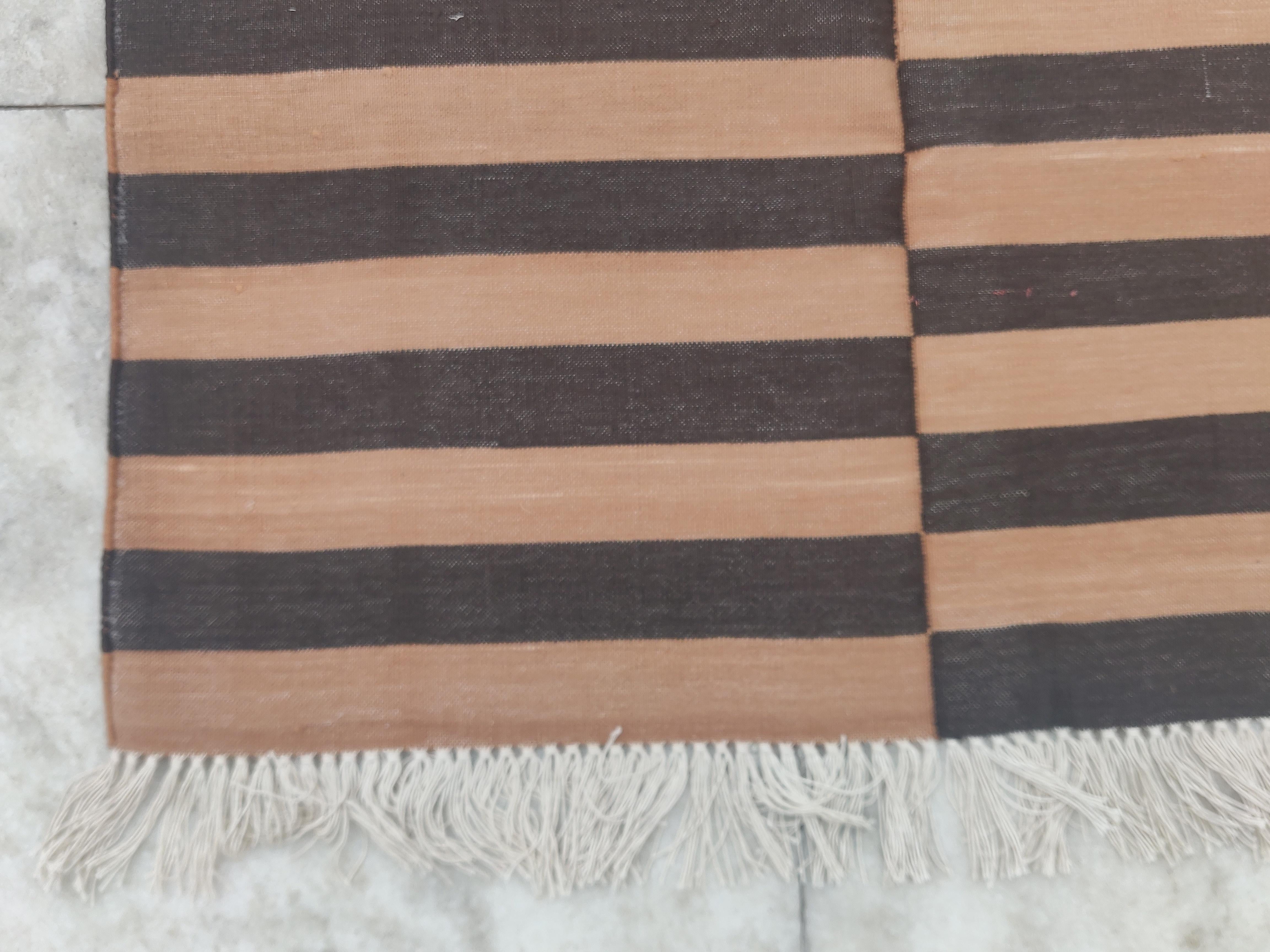 Handmade Cotton Area Flat Weave Rug, 2.5x4 Tan And Brown Striped Indian Dhurrie In New Condition For Sale In Jaipur, IN