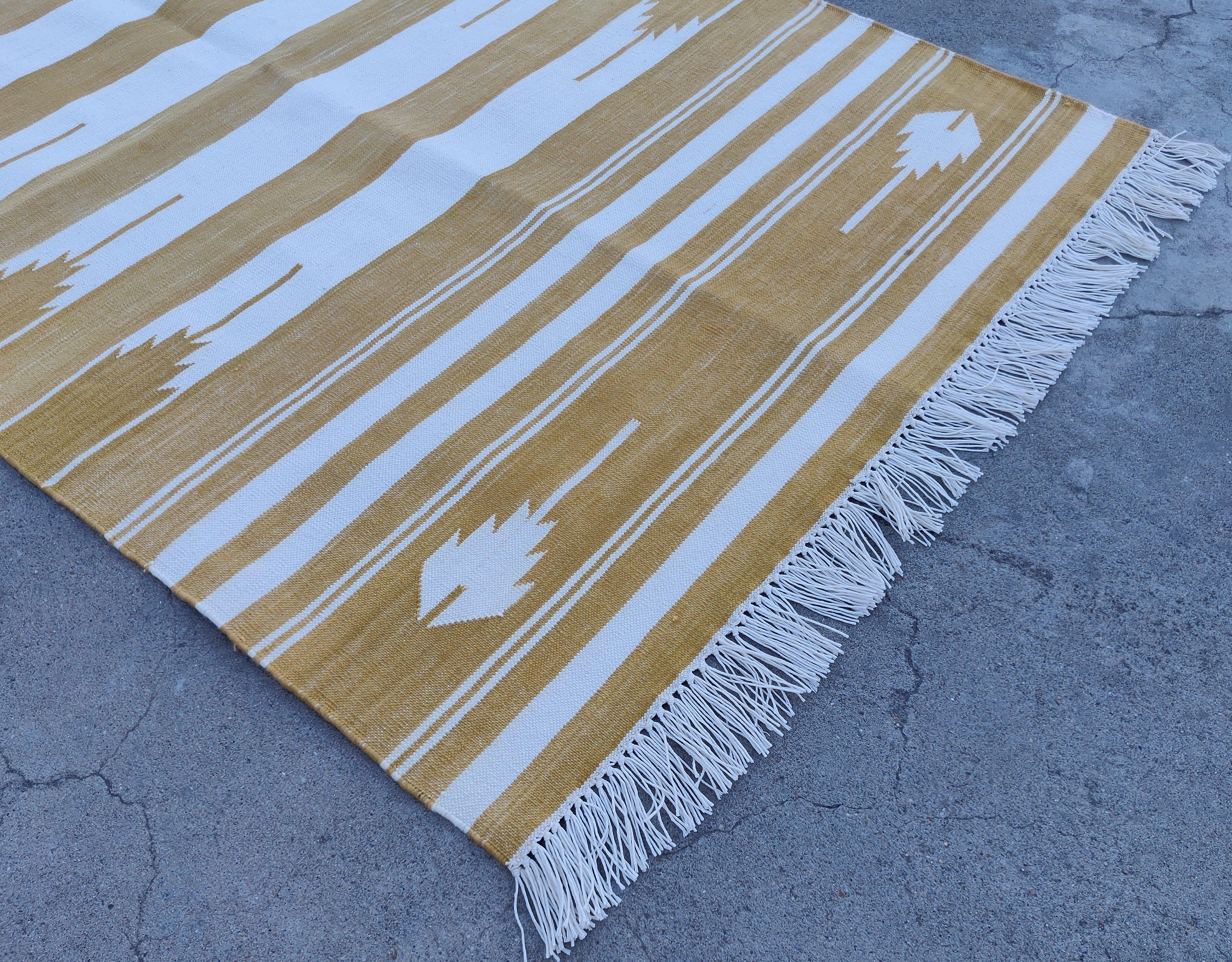 Mid-Century Modern Handmade Cotton Area Flat Weave Rug, 2.5'x4' Yellow And White Striped Indian Rug For Sale