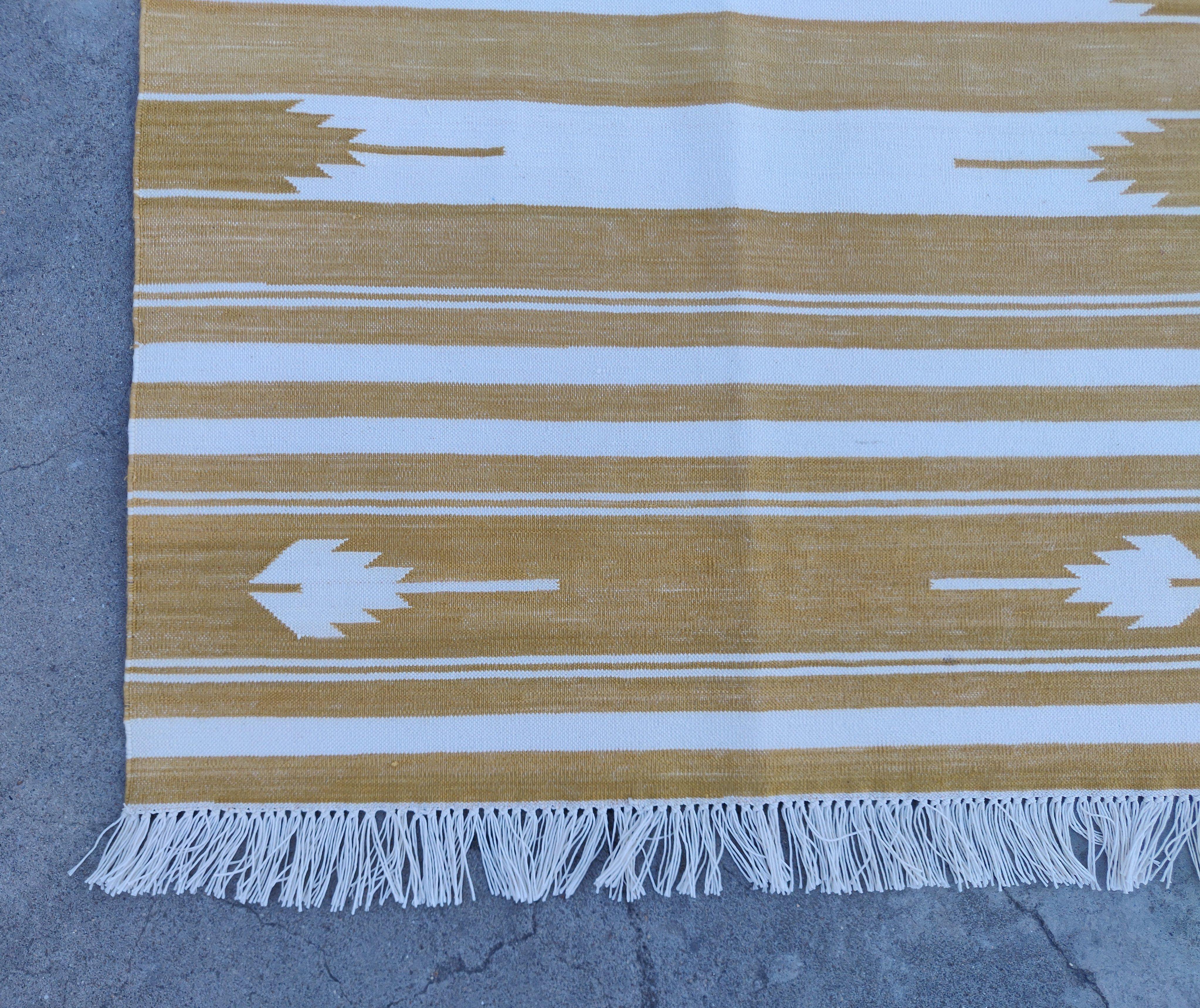 Handmade Cotton Area Flat Weave Rug, 2.5'x4' Yellow And White Striped Indian Rug For Sale 2