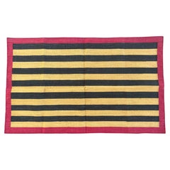 Handgefertigter Flachgewebe-Teppich aus Baumwolle, 2.5x4 gelb, schwarz gestreift indisch Dhurrie