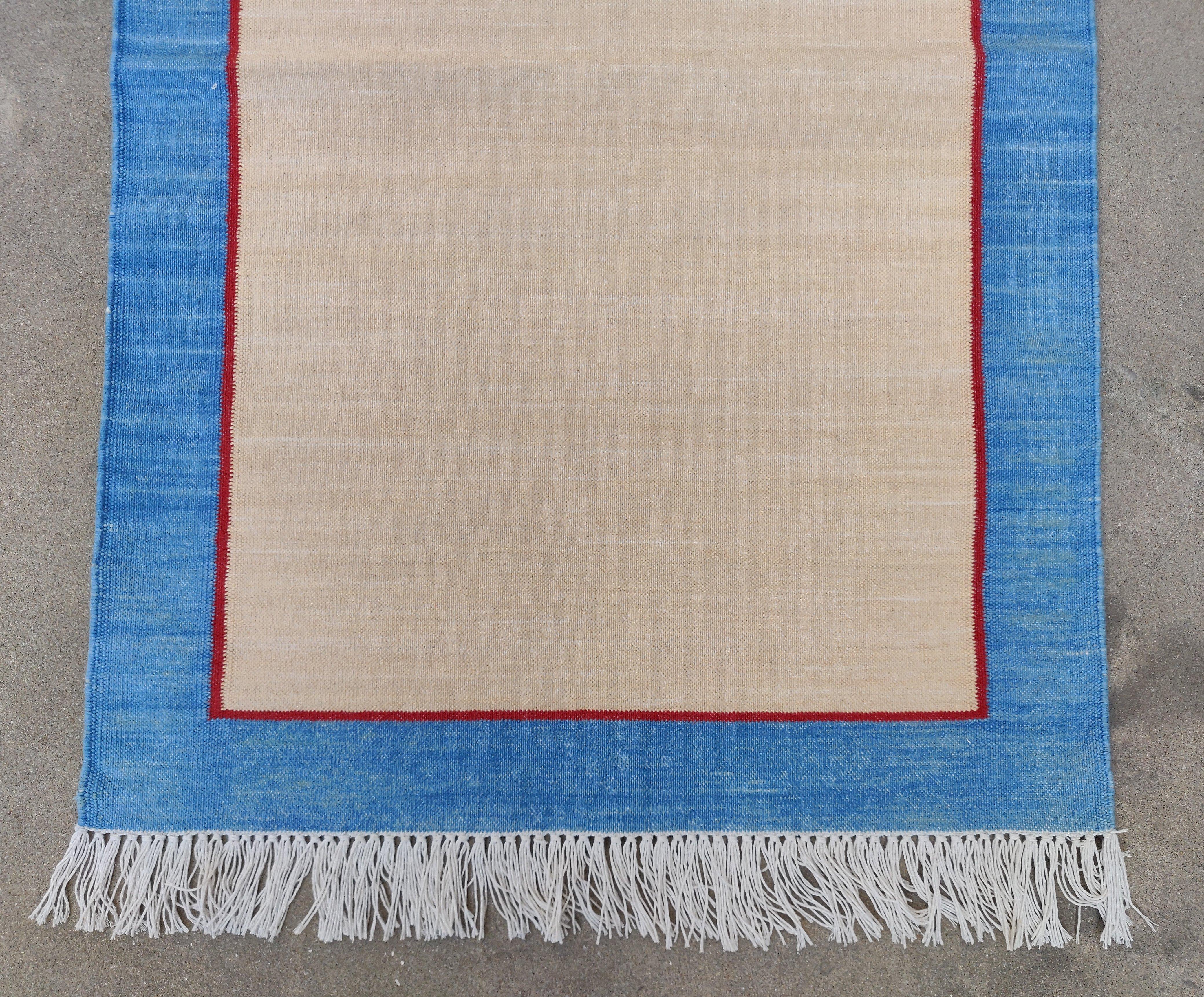 Handmade Cotton Area Flat Weave Rug, 2x3 Beige And Blue Bordered Indian Dhurrie In New Condition For Sale In Jaipur, IN