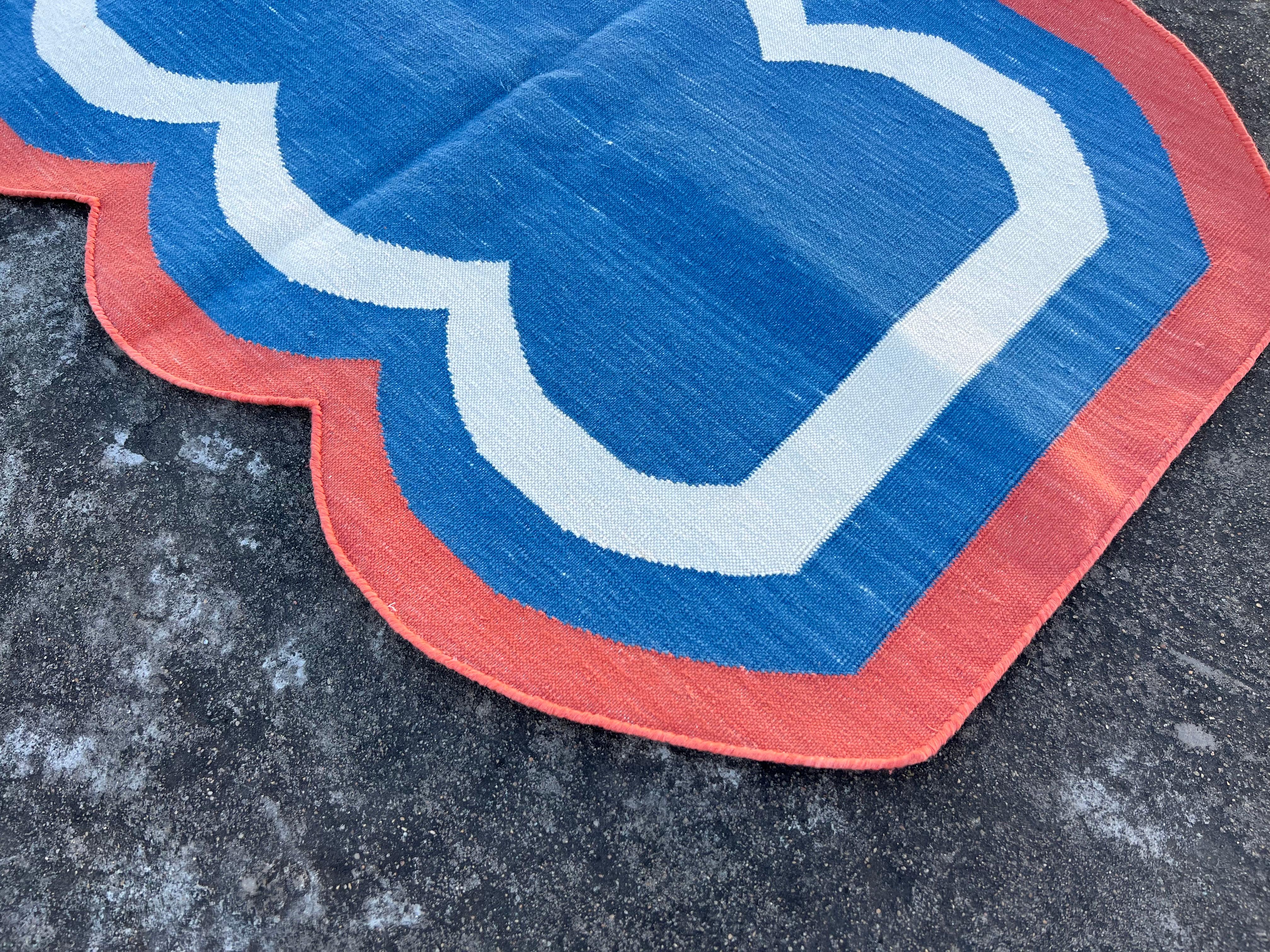 Mid-Century Modern Handmade Cotton Area Flat Weave Rug, 2x3 Blue And Coral Scalloped Indian Dhurrie For Sale