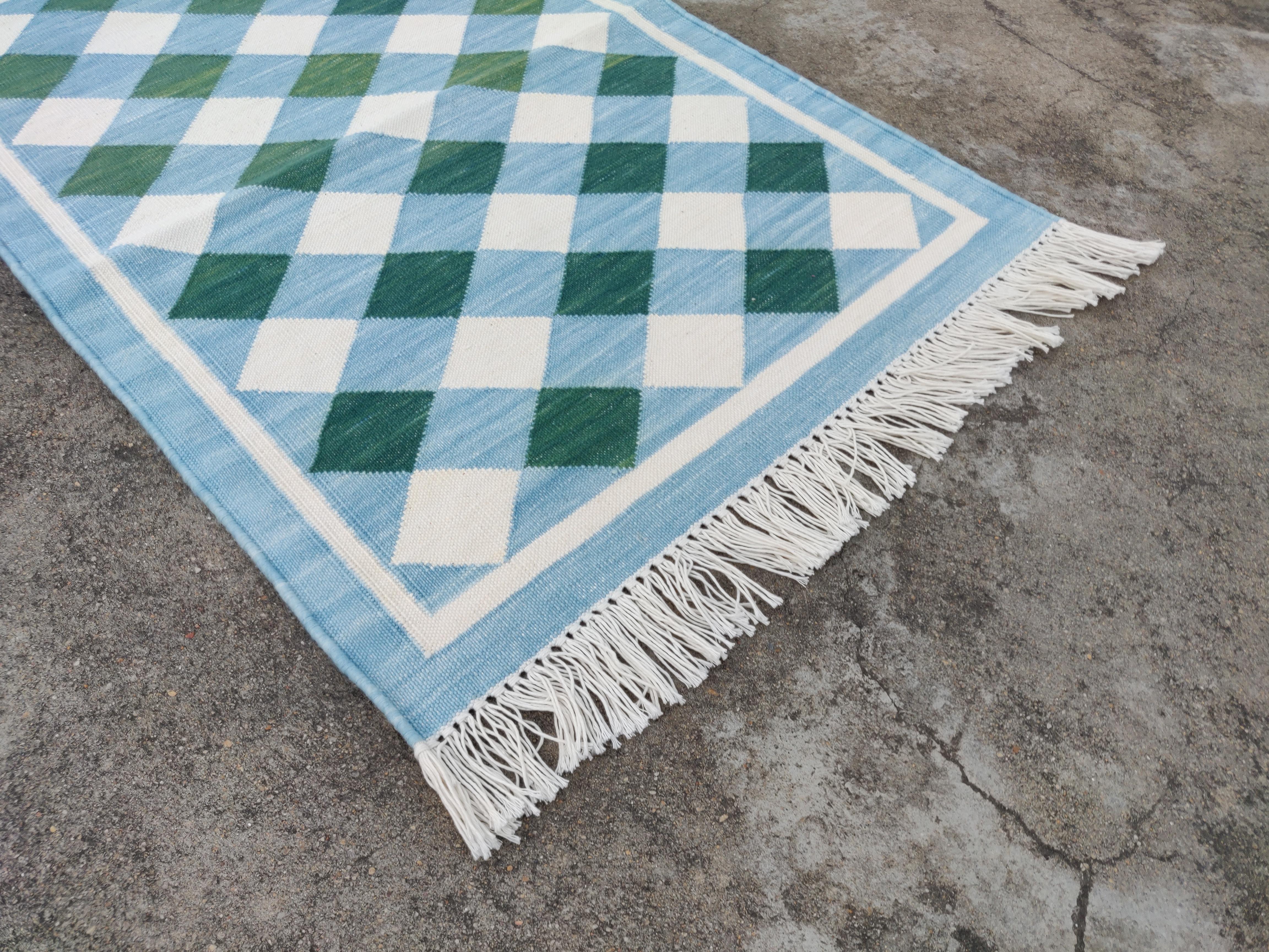 Mid-Century Modern Tapis de sol en coton tissé à plat, 2 x 3 carreaux bleus et verts Indian Dhurrie en vente