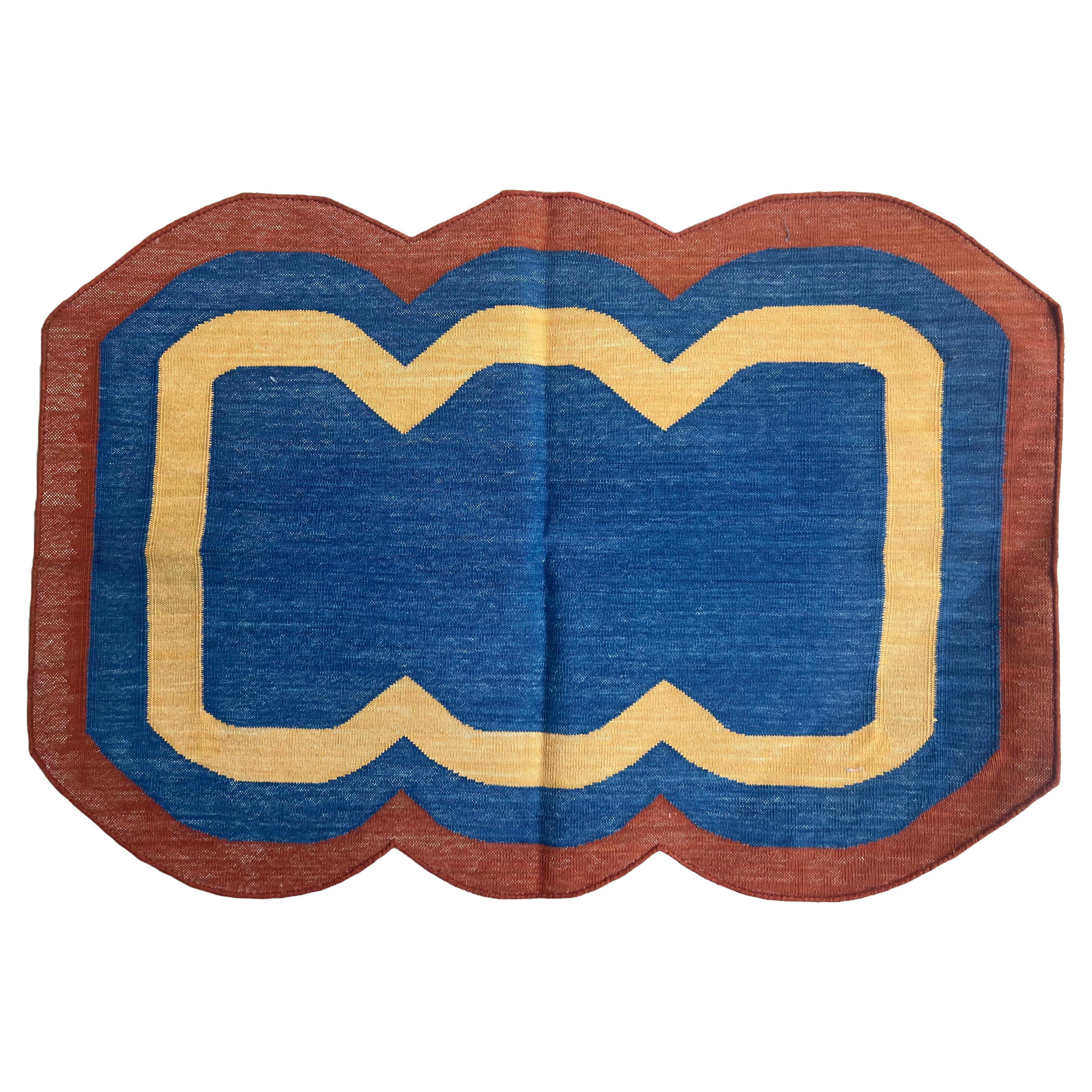 Handmade Cotton Area Flat Weave Rug, 2x3 Blue And Red Scalloped Indian Dhurrie For Sale