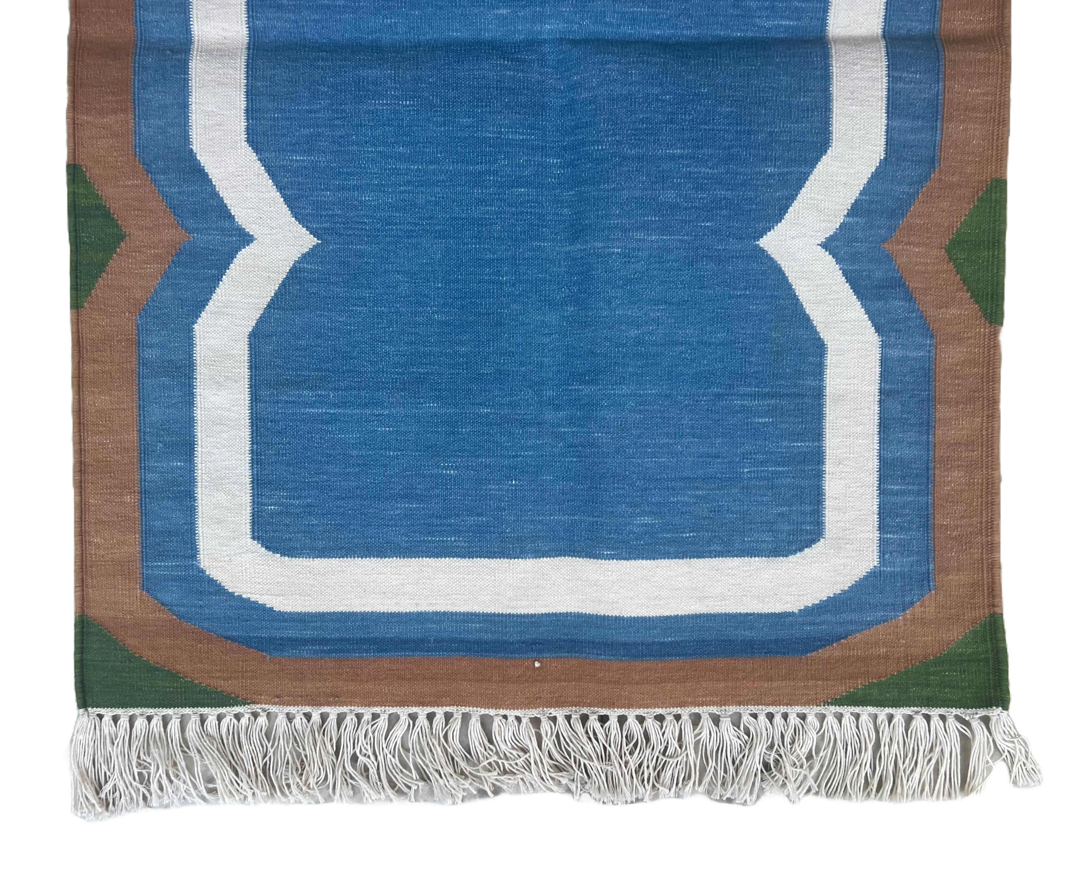 Handmade Cotton Area Flat Weave Rug, 2x3 Blue And Tan Scalloped Indian Dhurrie In New Condition For Sale In Jaipur, IN