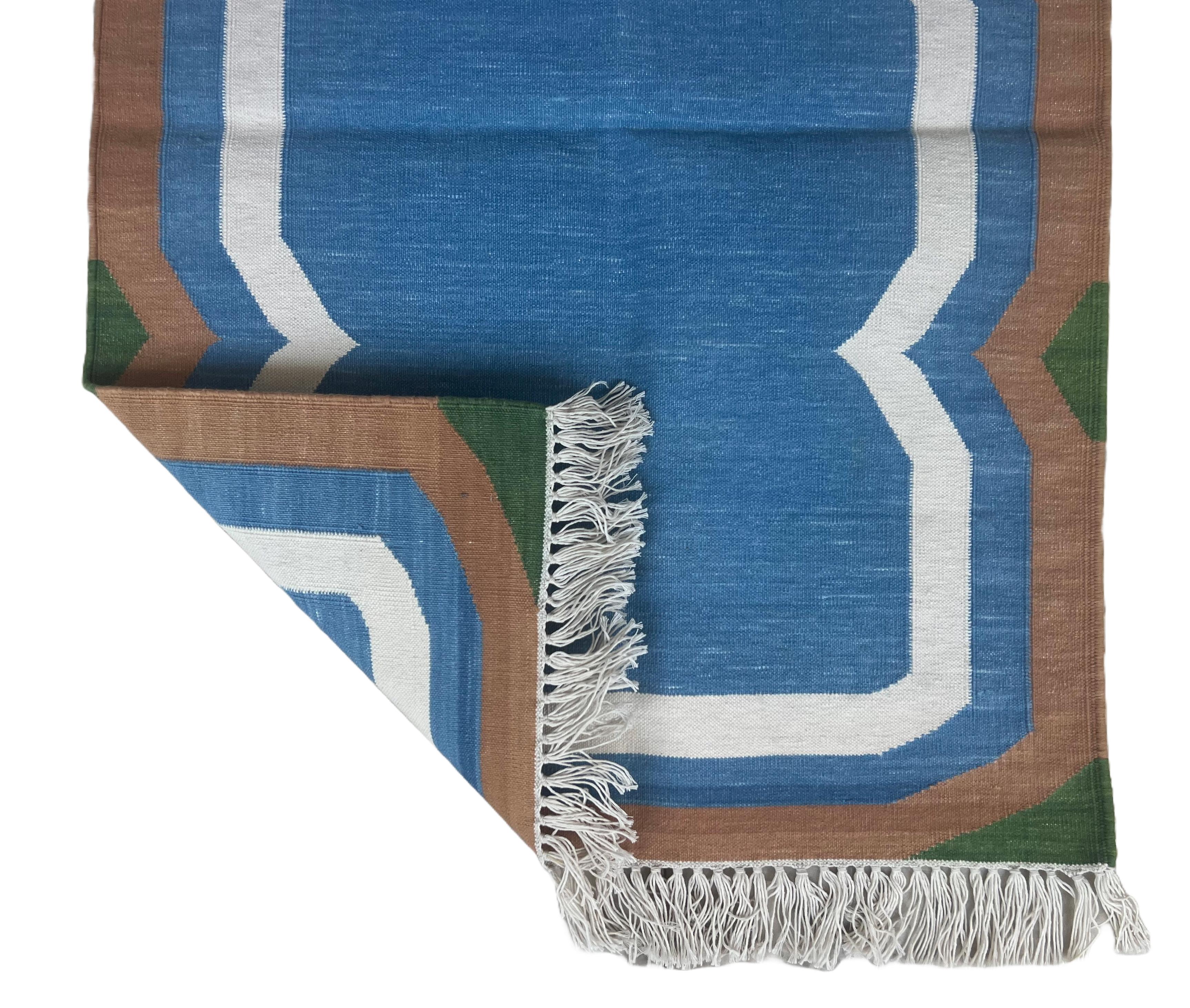Contemporary Handmade Cotton Area Flat Weave Rug, 2x3 Blue And Tan Scalloped Indian Dhurrie For Sale