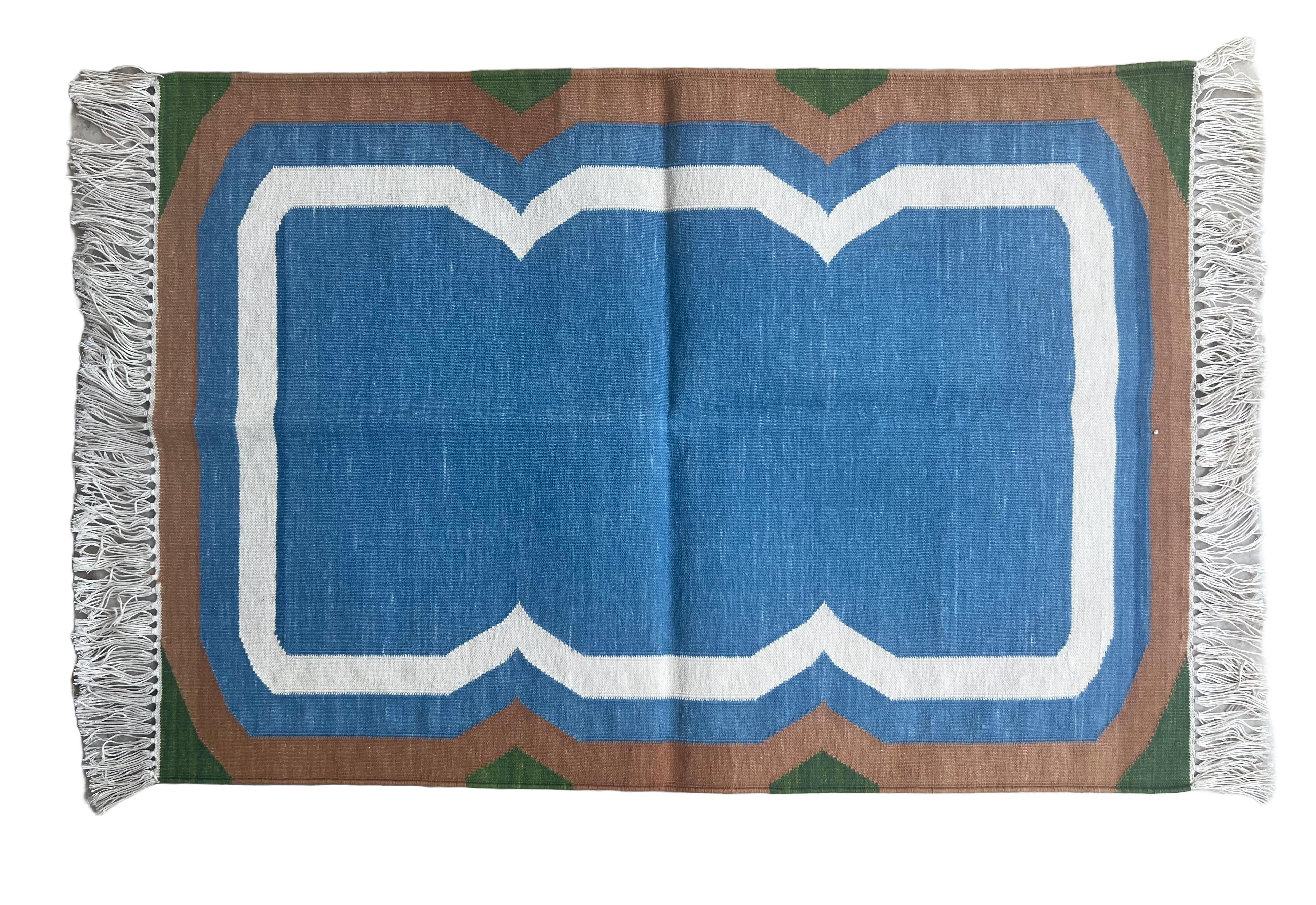 Handmade Cotton Area Flat Weave Rug, 2x3 Blue And Tan Scalloped Indian Dhurrie For Sale 1