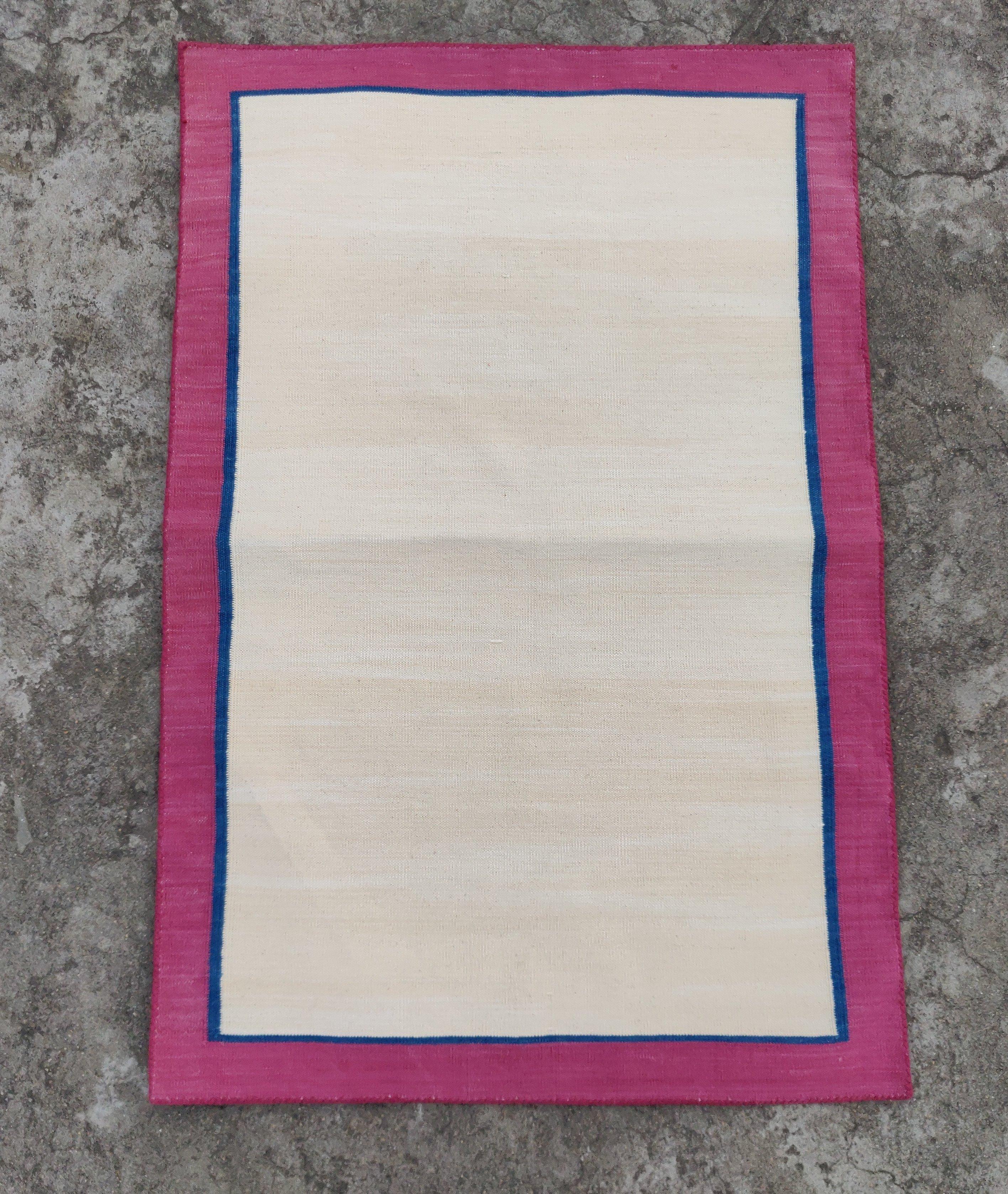 Handmade Cotton Area Flat Weave Rug, 2x3 Cream And Pink Bordered Indian Dhurrie In New Condition For Sale In Jaipur, IN