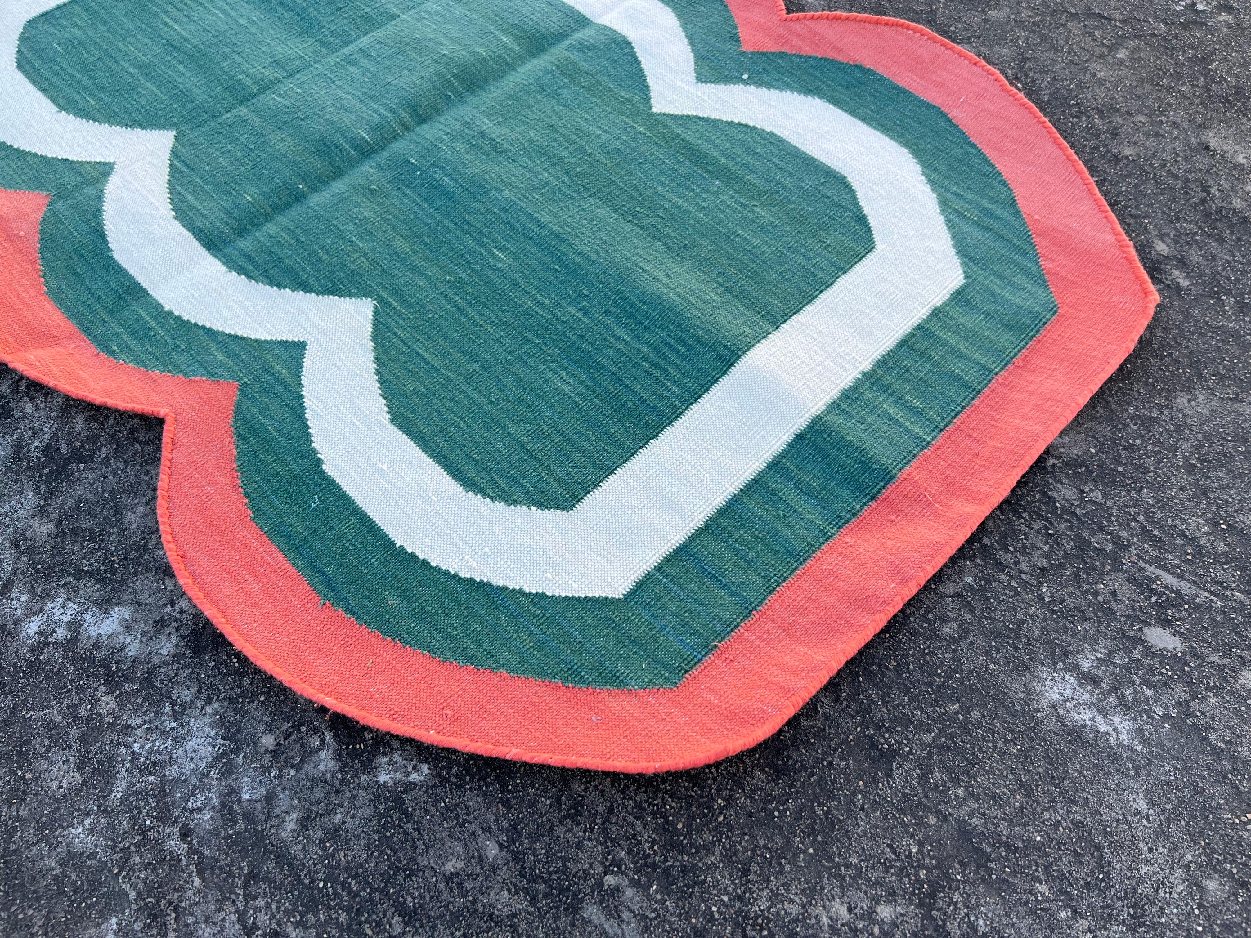 Mid-Century Modern Handmade Cotton Area Flat Weave Rug, 2x3 Green And Coral Scallop Indian Dhurrie For Sale