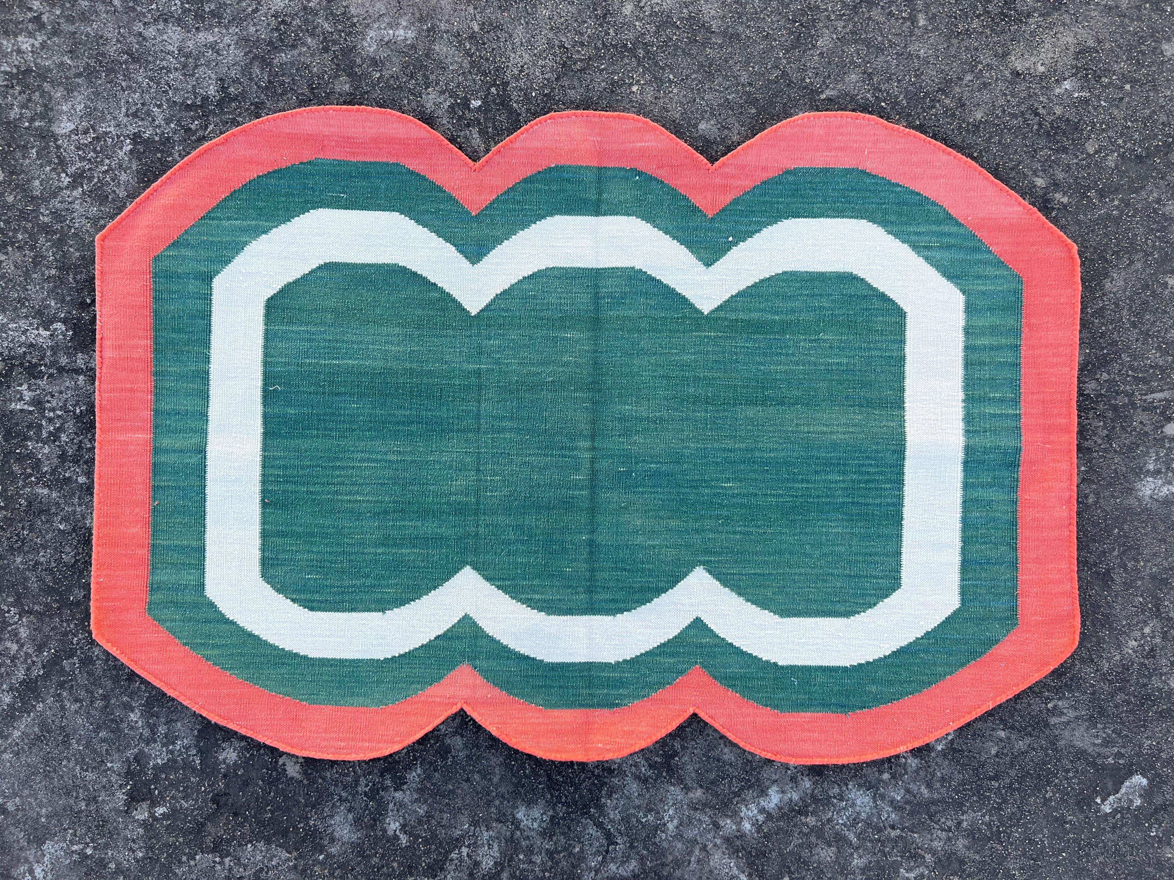 Hand-Woven Handmade Cotton Area Flat Weave Rug, 2x3 Green And Coral Scallop Indian Dhurrie For Sale