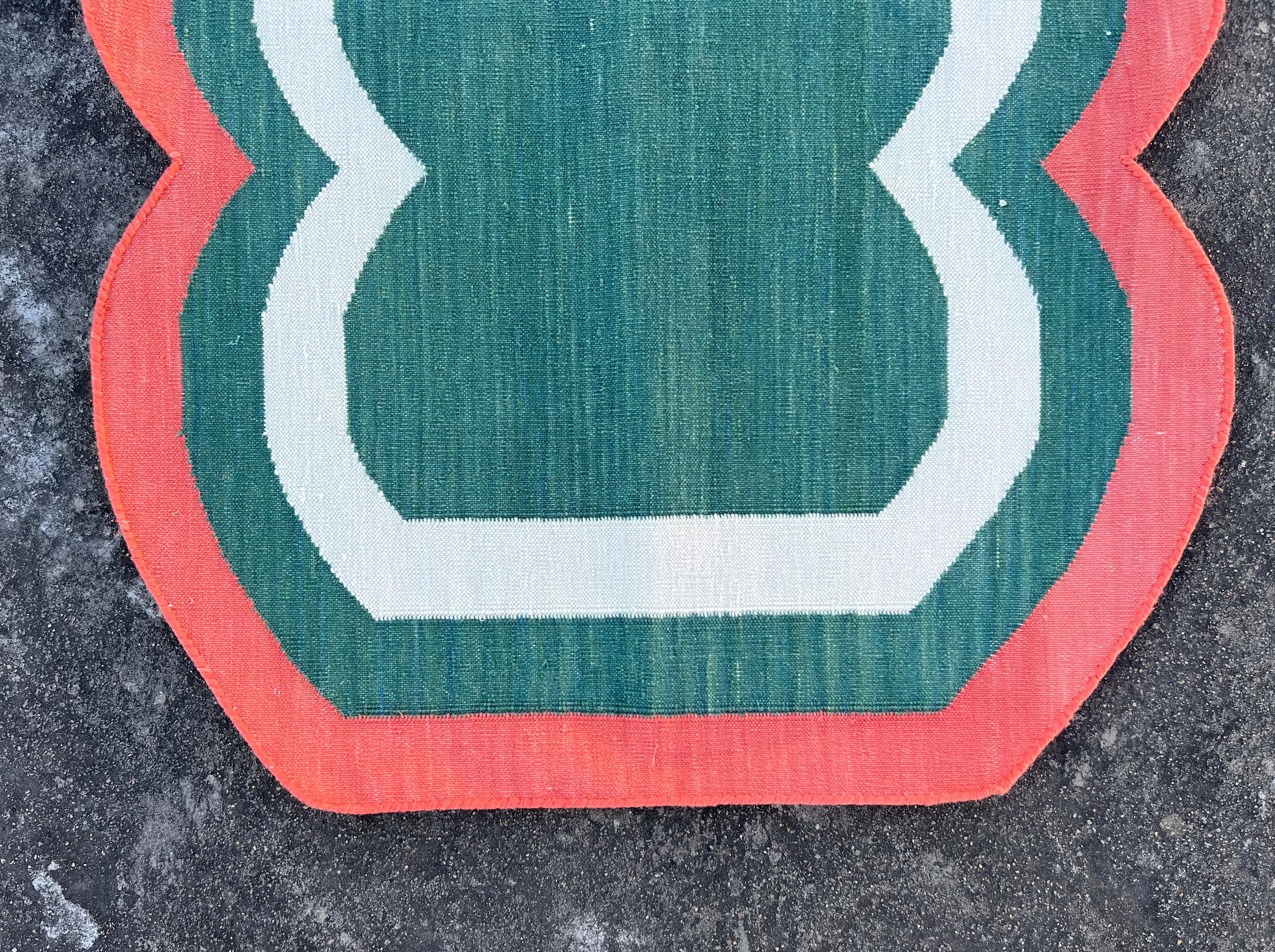 Handmade Cotton Area Flat Weave Rug, 2x3 Green And Coral Scallop Indian Dhurrie In New Condition For Sale In Jaipur, IN