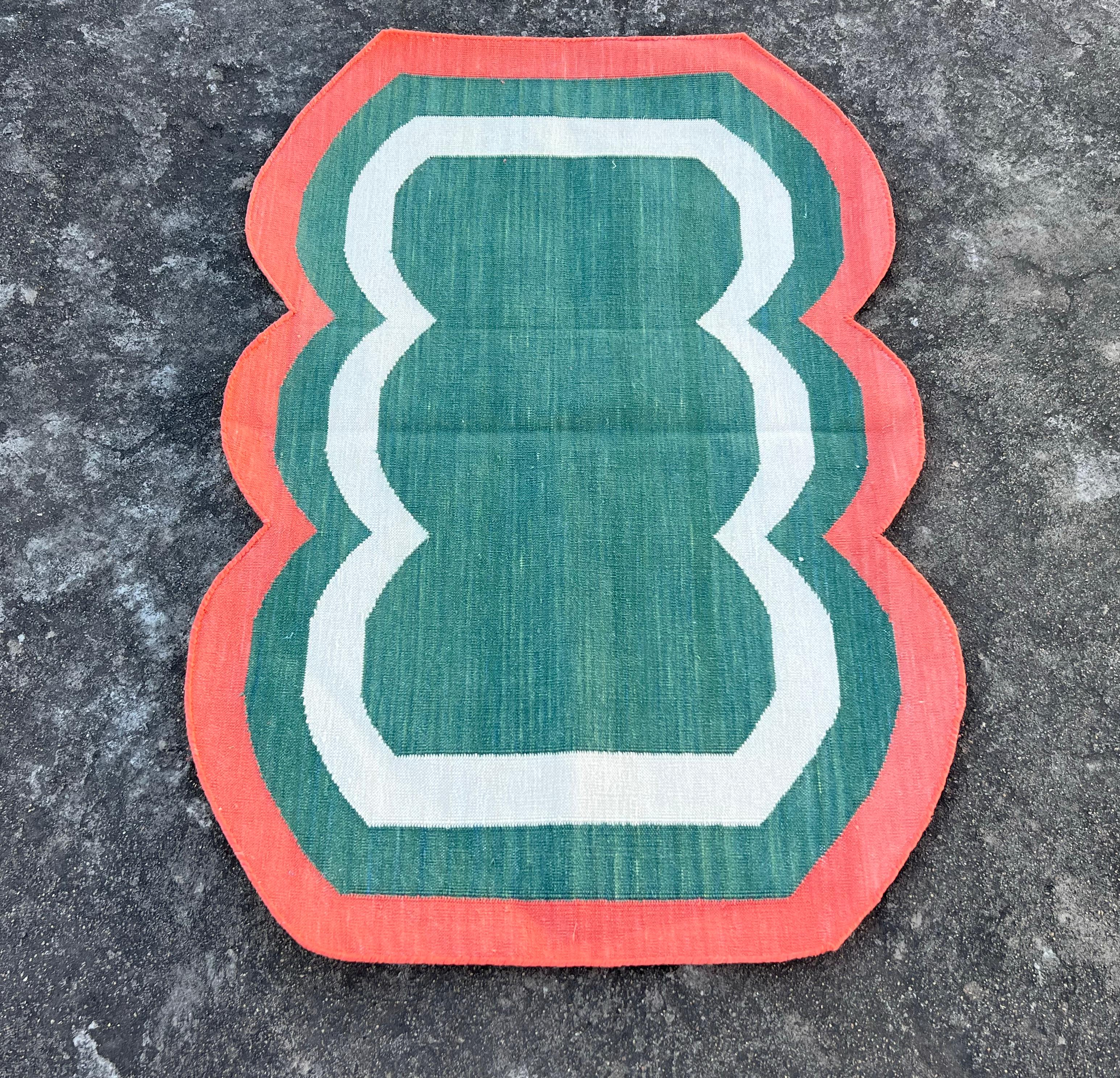 Handmade Cotton Area Flat Weave Rug, 2x3 Green And Coral Scallop Indian Dhurrie For Sale 1