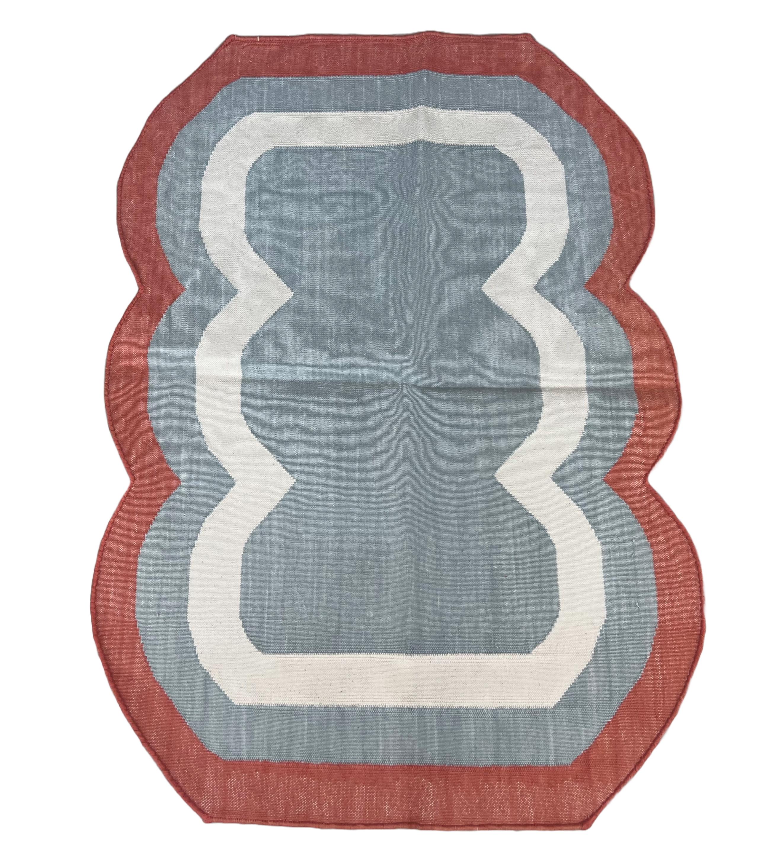 Hand-Woven Handmade Cotton Area Flat Weave Rug, 2x3 Grey And Red Scalloped Indian Dhurrie For Sale