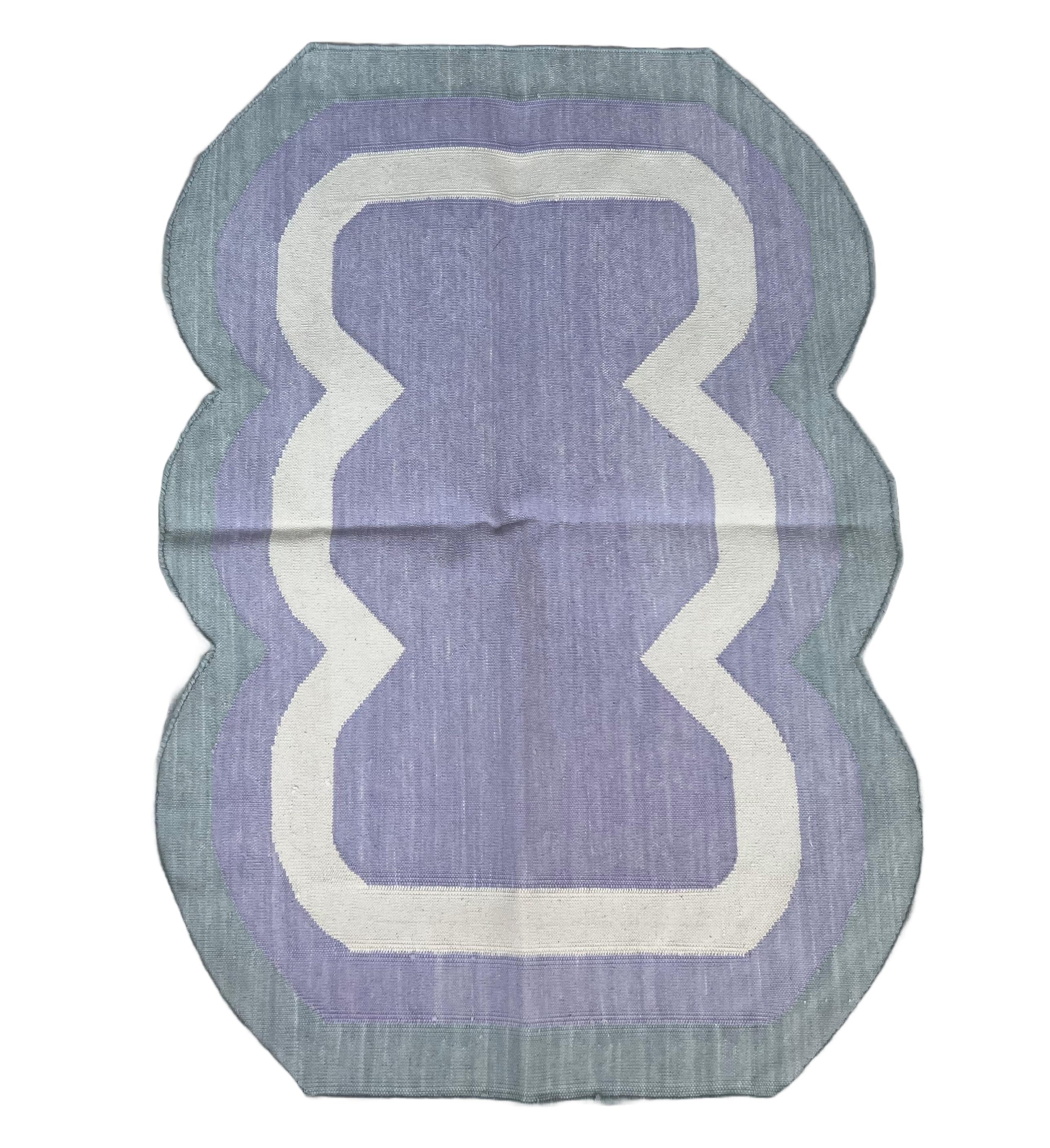 Indiano Tappeto a tessitura piatta in cotone fatto a mano, 2x3 lavanda, grigio smerlato indiano Dhurrie in vendita