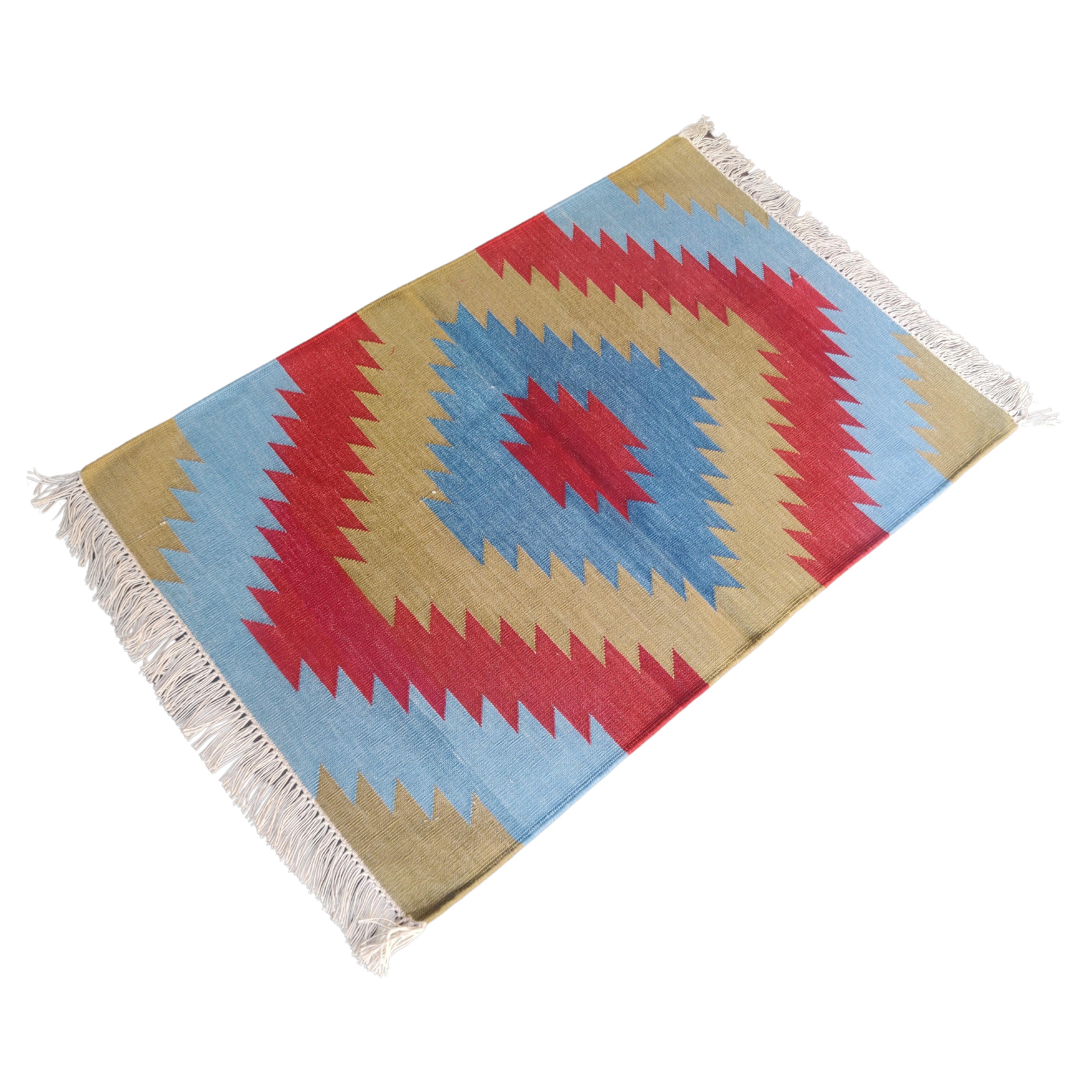 Tappeto a tessitura piatta in cotone fatto a mano, 2x3 rosso e blu geometrico indiano Dhurrie