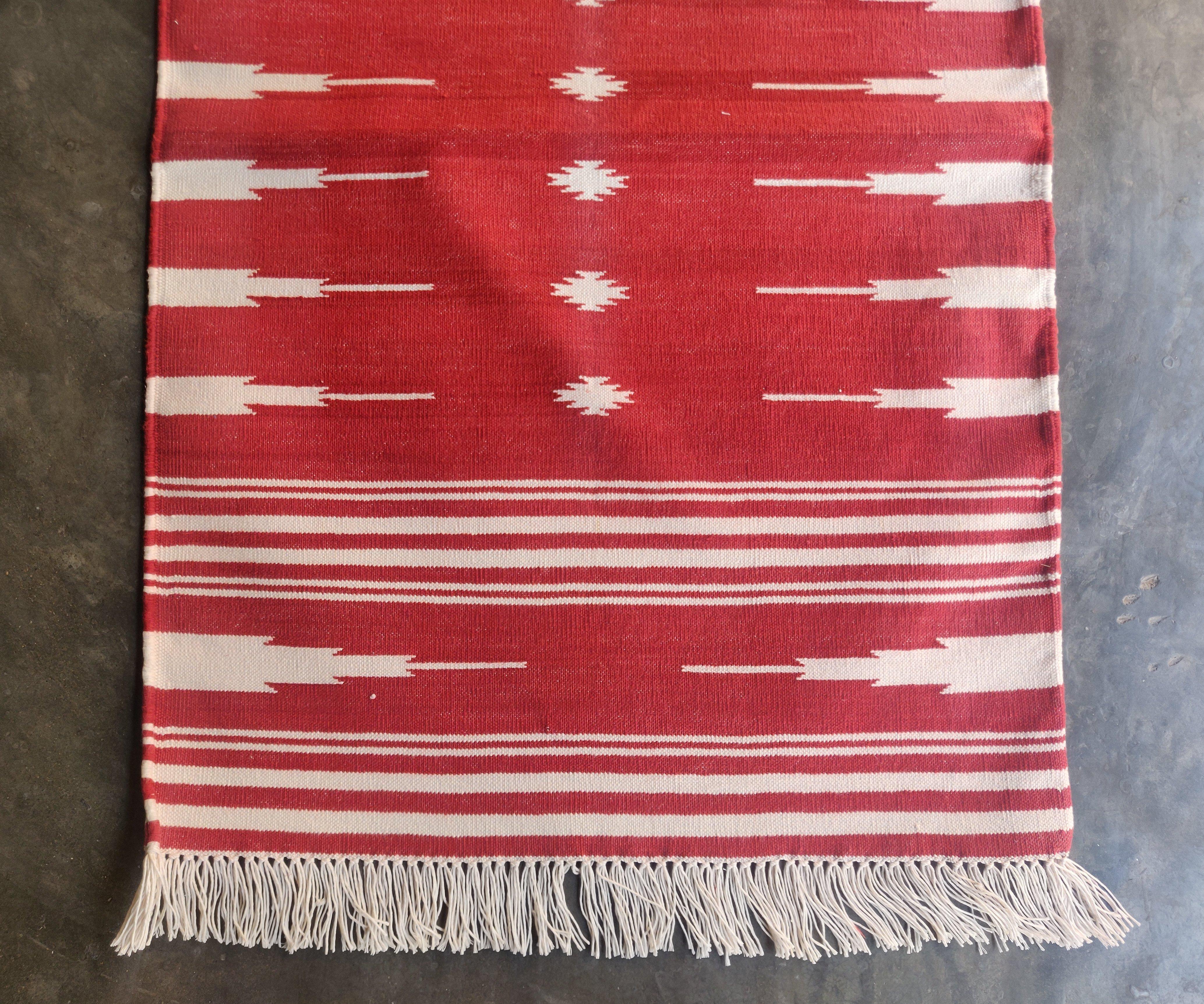 Hand-Woven Handmade Cotton Area Flat Weave Rug, 2x3 Red And White Striped Indian Dhurrie For Sale