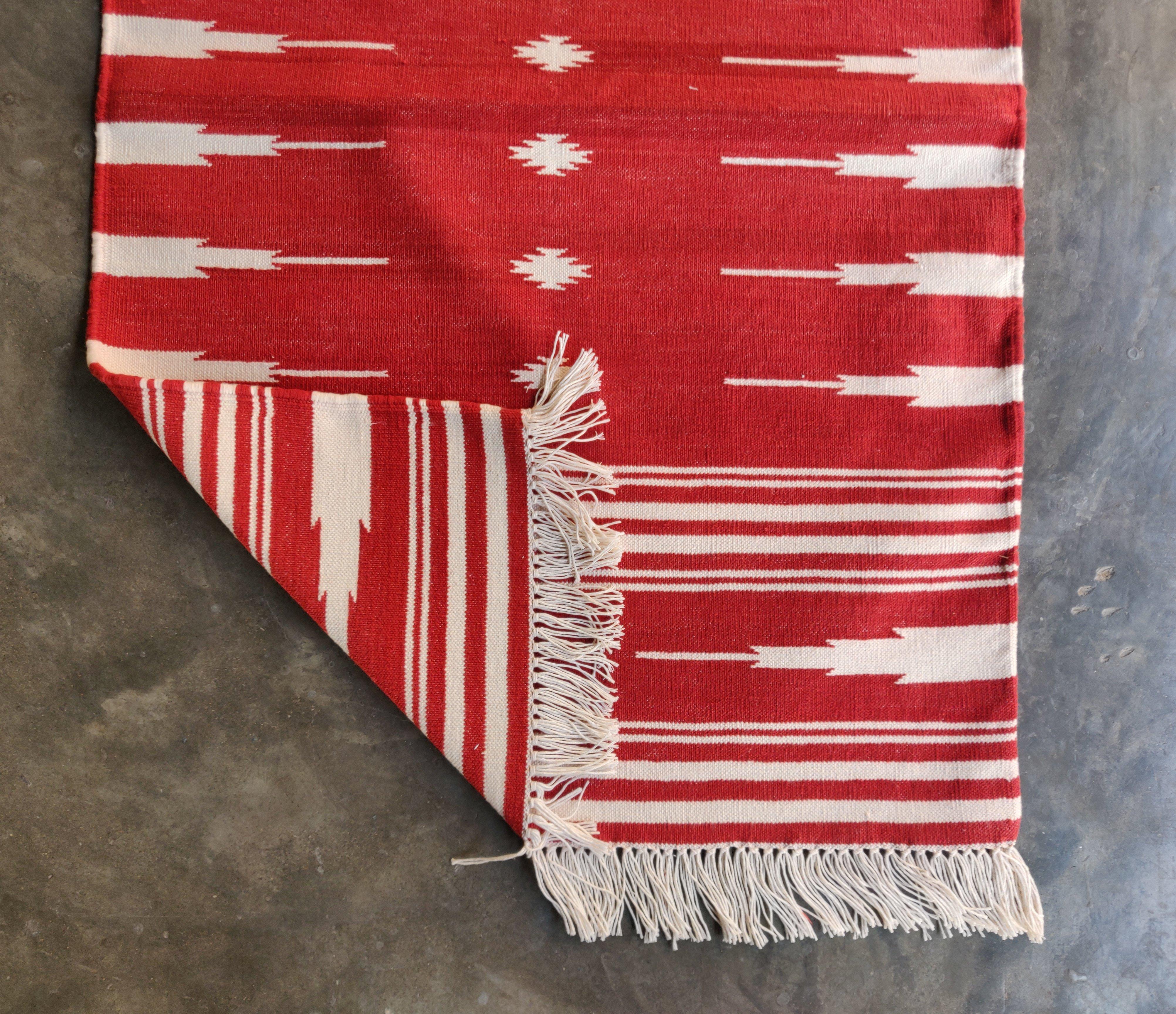 Contemporary Handmade Cotton Area Flat Weave Rug, 2x3 Red And White Striped Indian Dhurrie For Sale
