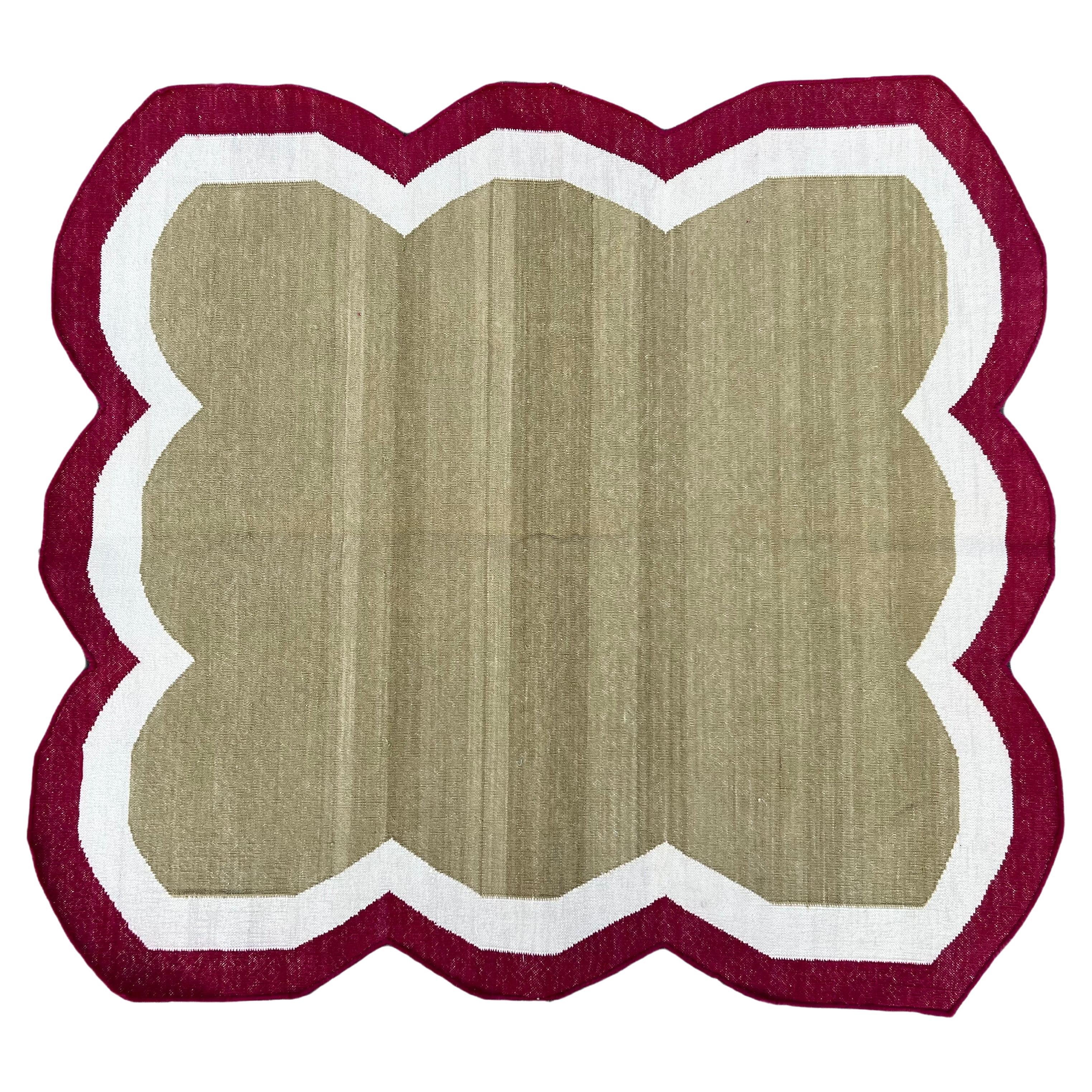 Handmade Cotton Area Flat Weave Rug, 3x3 Green And Red Scalloped Kilim Dhurrie For Sale