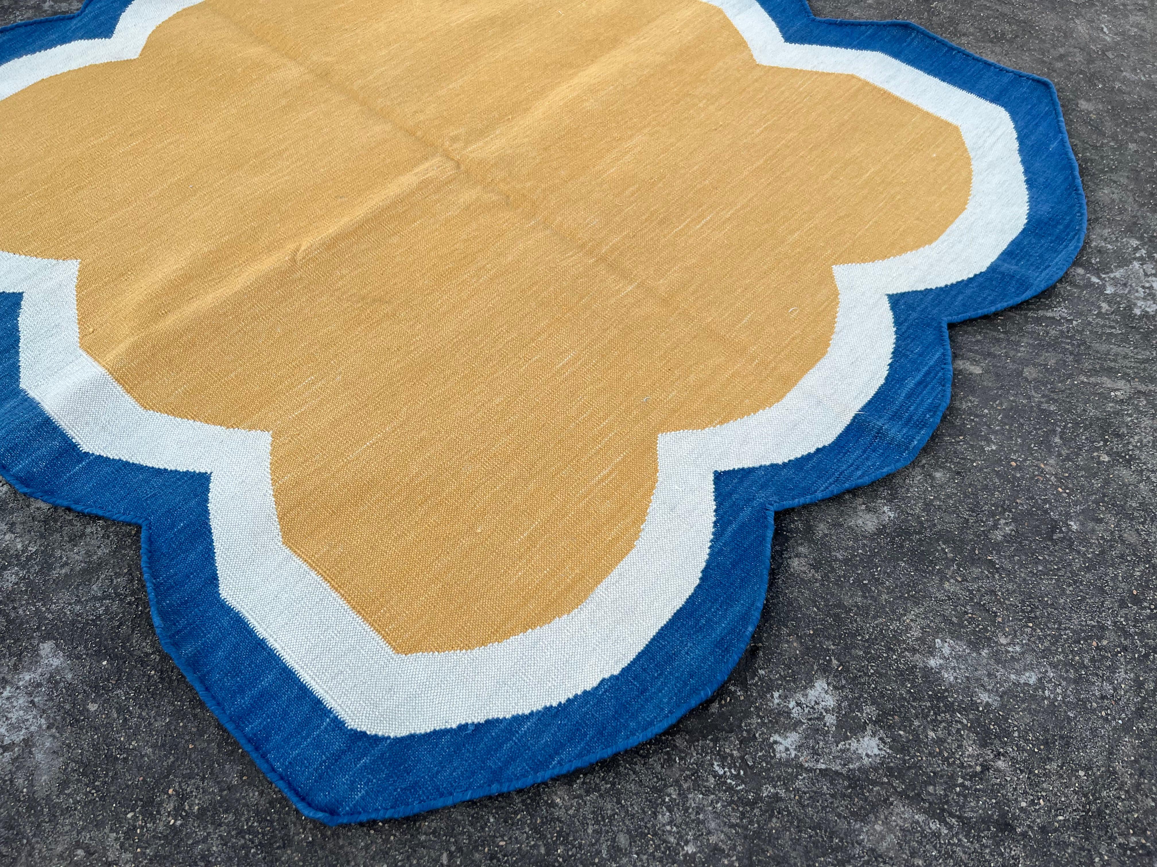 Indian Handmade Cotton Area Flat Weave Rug, 3x3 Yellow And Blue Scalloped Kilim Dhurrie For Sale