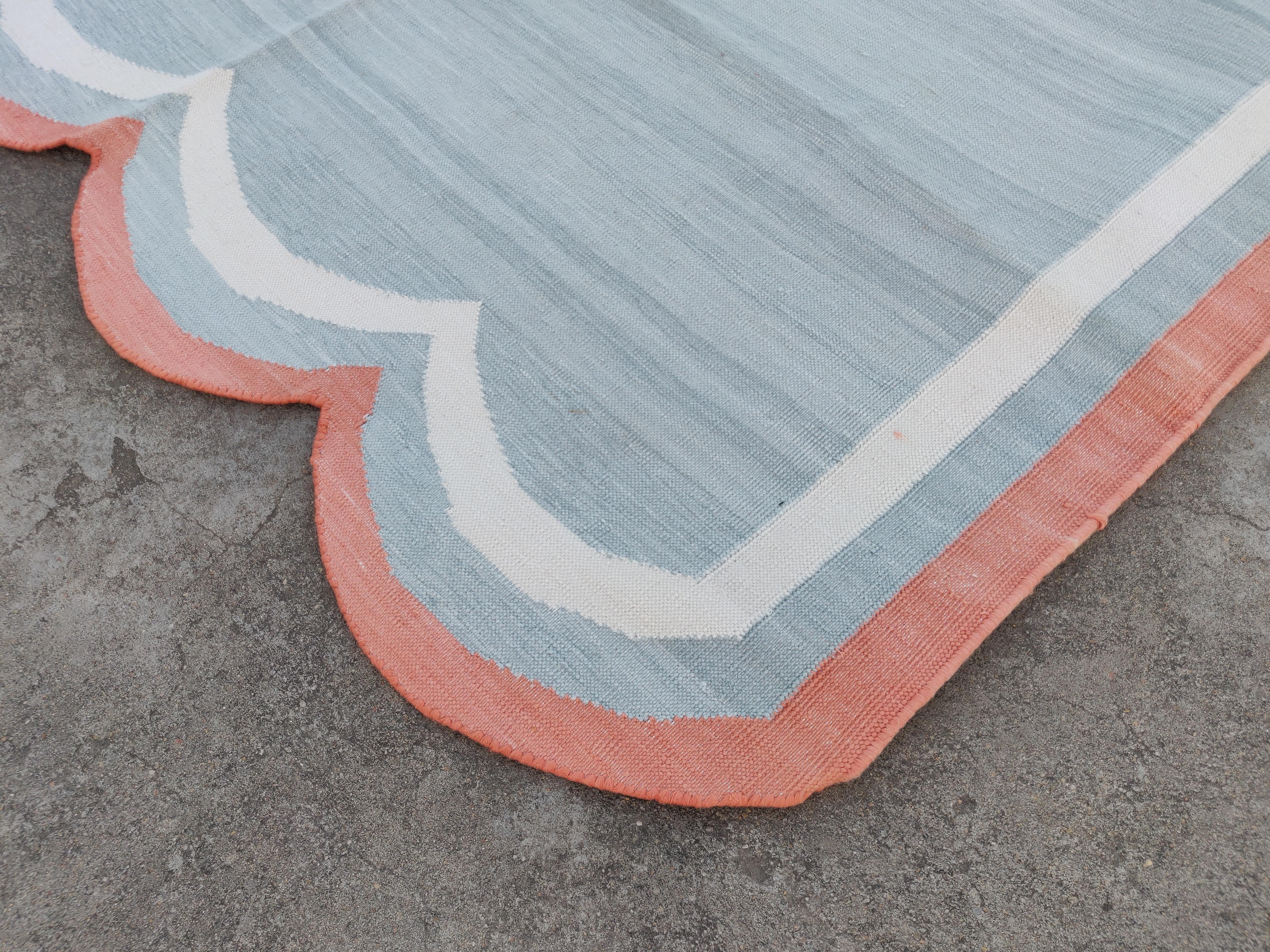 Mid-Century Modern Handmade Cotton Area Flat Weave Rug, 3x4 Grey And Coral Scalloped Indian Dhurrie For Sale