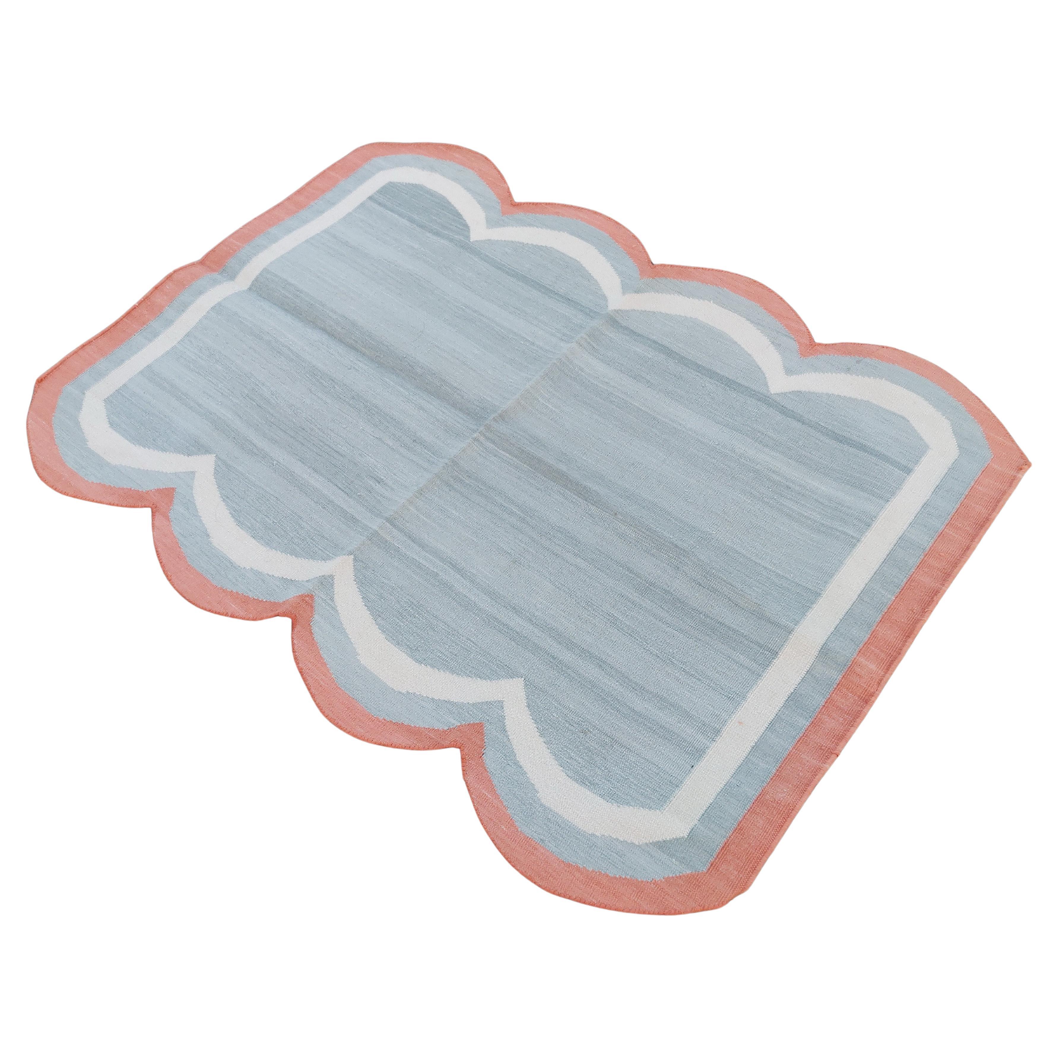 Handgefertigter Flachgewebe-Teppich aus Baumwolle, 3x4 Grau und Koralle mit Wellenschliff, indischer Dhurrie im Angebot
