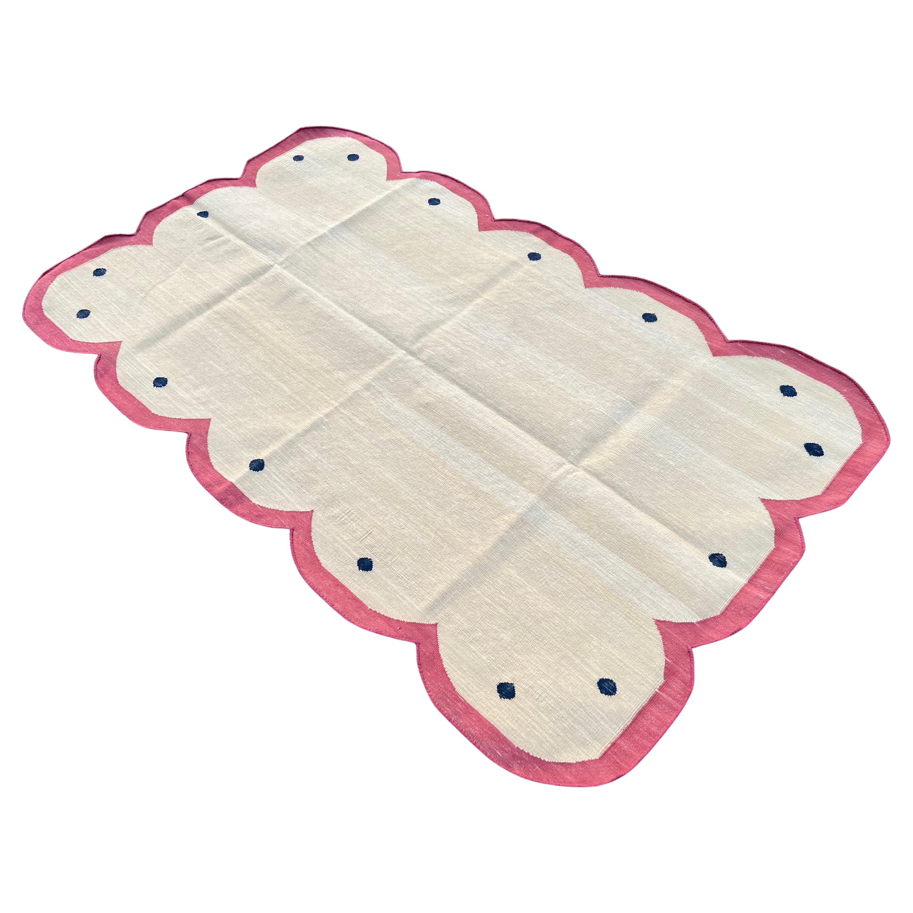Handmade Cotton Area Flat Weave Rug, 3x5 Beige And Pink Scalloped Indian Dhurrie For Sale