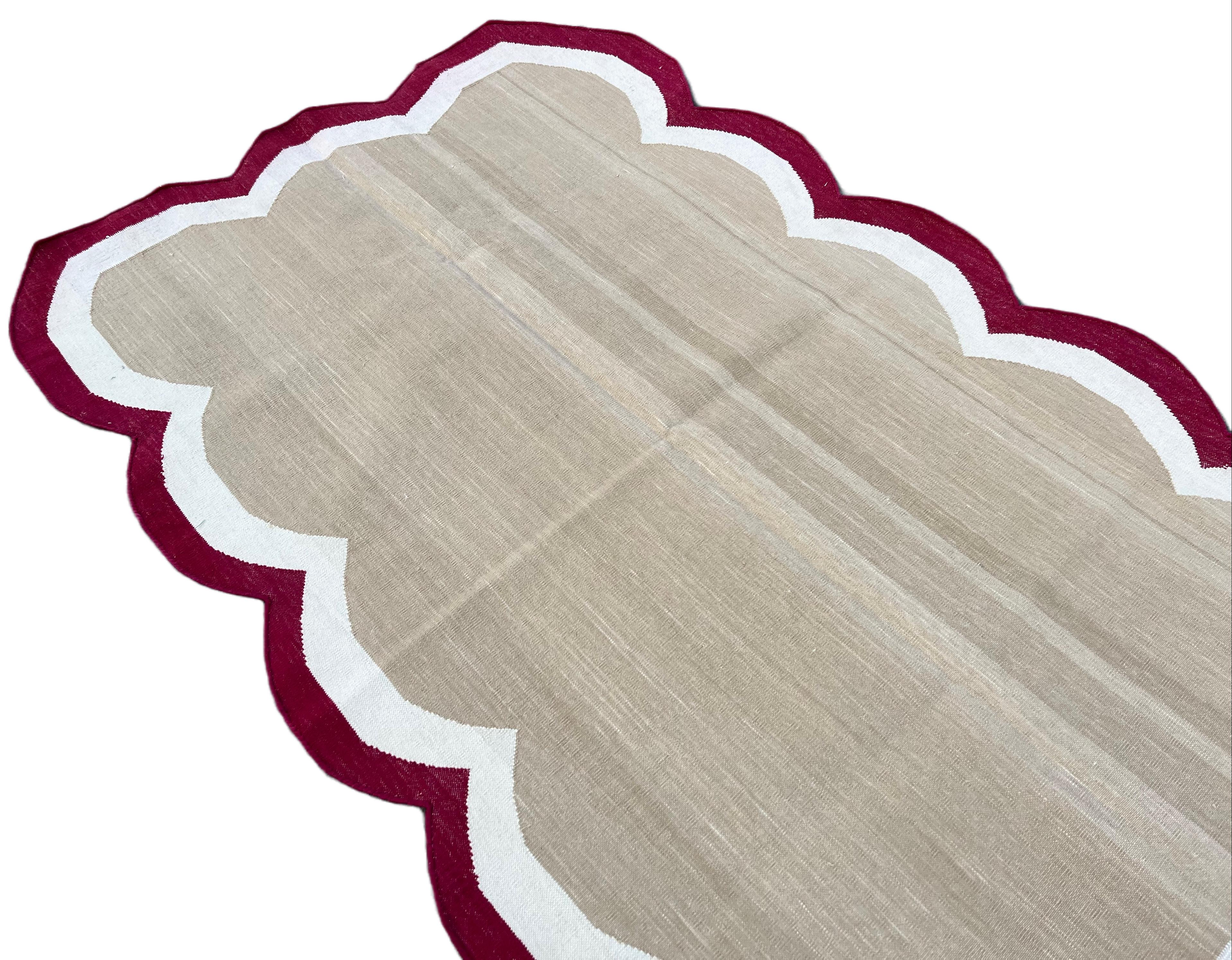 Handgefertigter Flachgewebe-Teppich aus Baumwolle, 3x5 Beige und Rot mit Wellenschliff, Kelim Dhurrie (Handgewebt) im Angebot