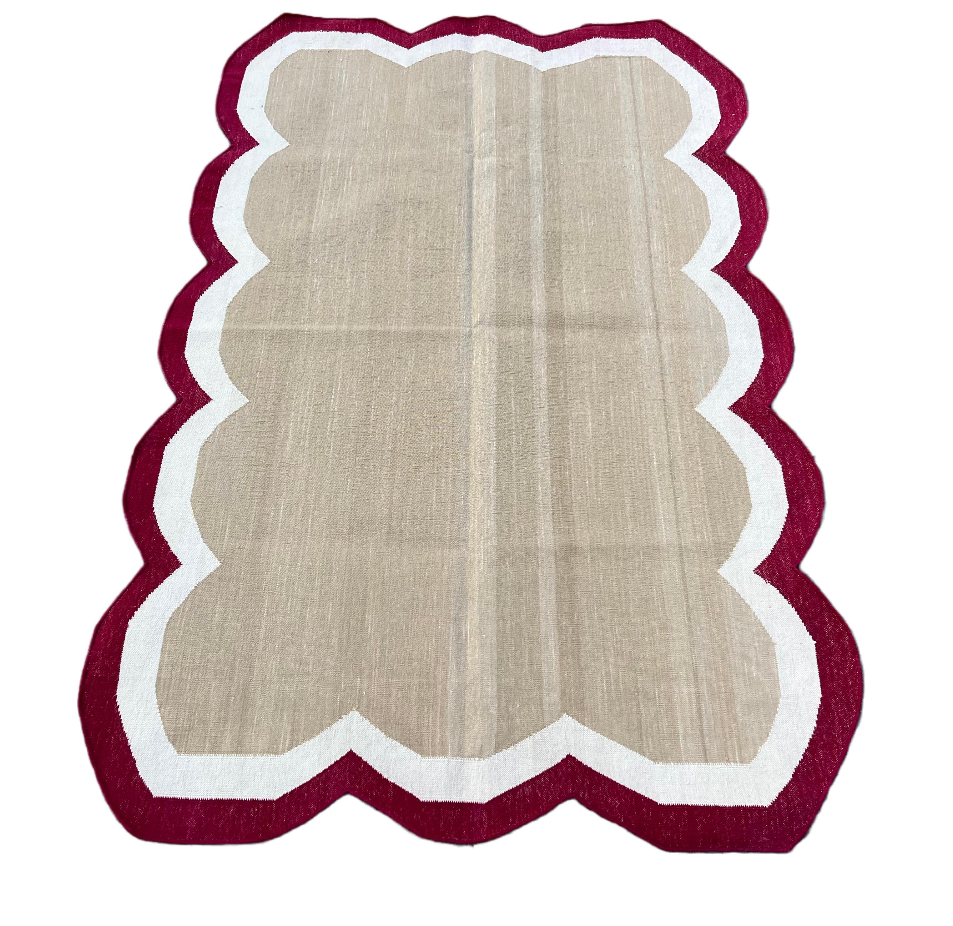 Handmade Cotton Area Flat Weave Rug, 3x5 Beige And Red Scalloped Kilim Dhurrie For Sale 1