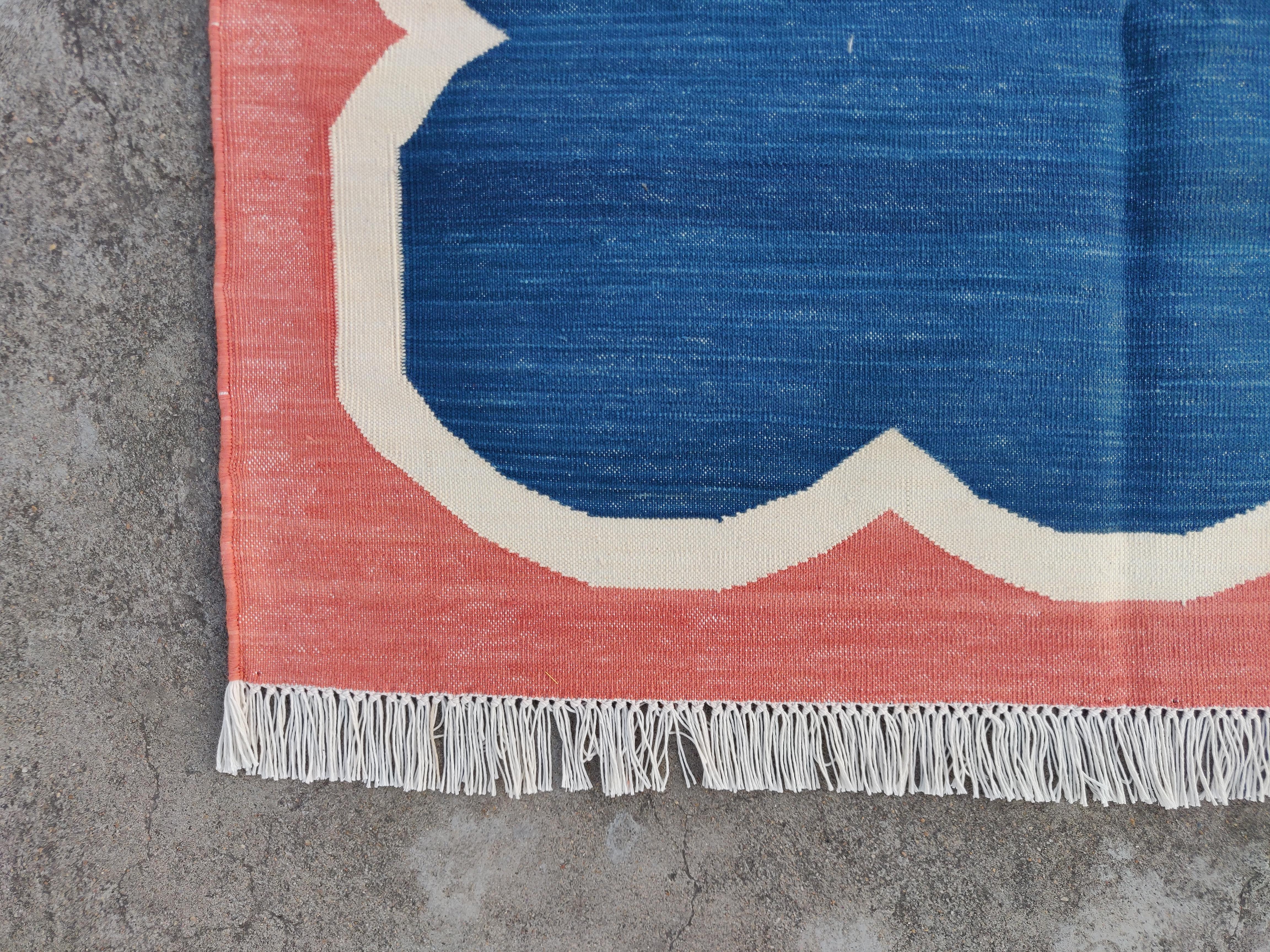 Contemporary Handmade Cotton Area Flat Weave Rug, 3x5 Blue And Coral Scalloped Indian Dhurrie For Sale