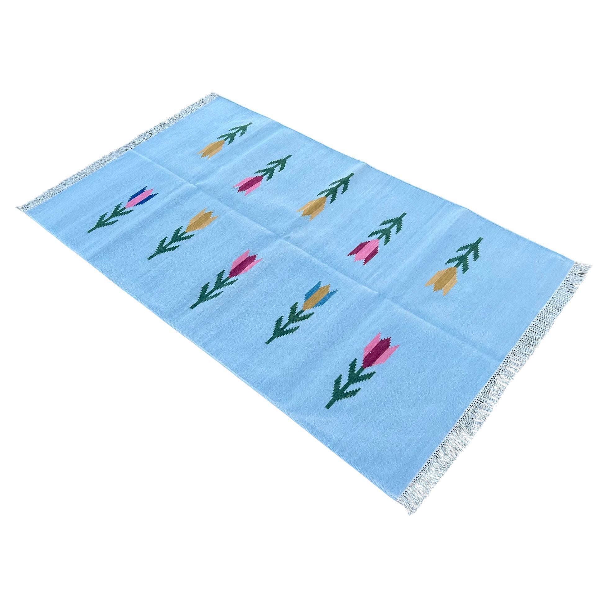 Handgefertigter Flachgewebe-Teppich aus Baumwolle, 3x5 Blaues und grünes Blatt Indischer Dhurrie-Teppich im Angebot