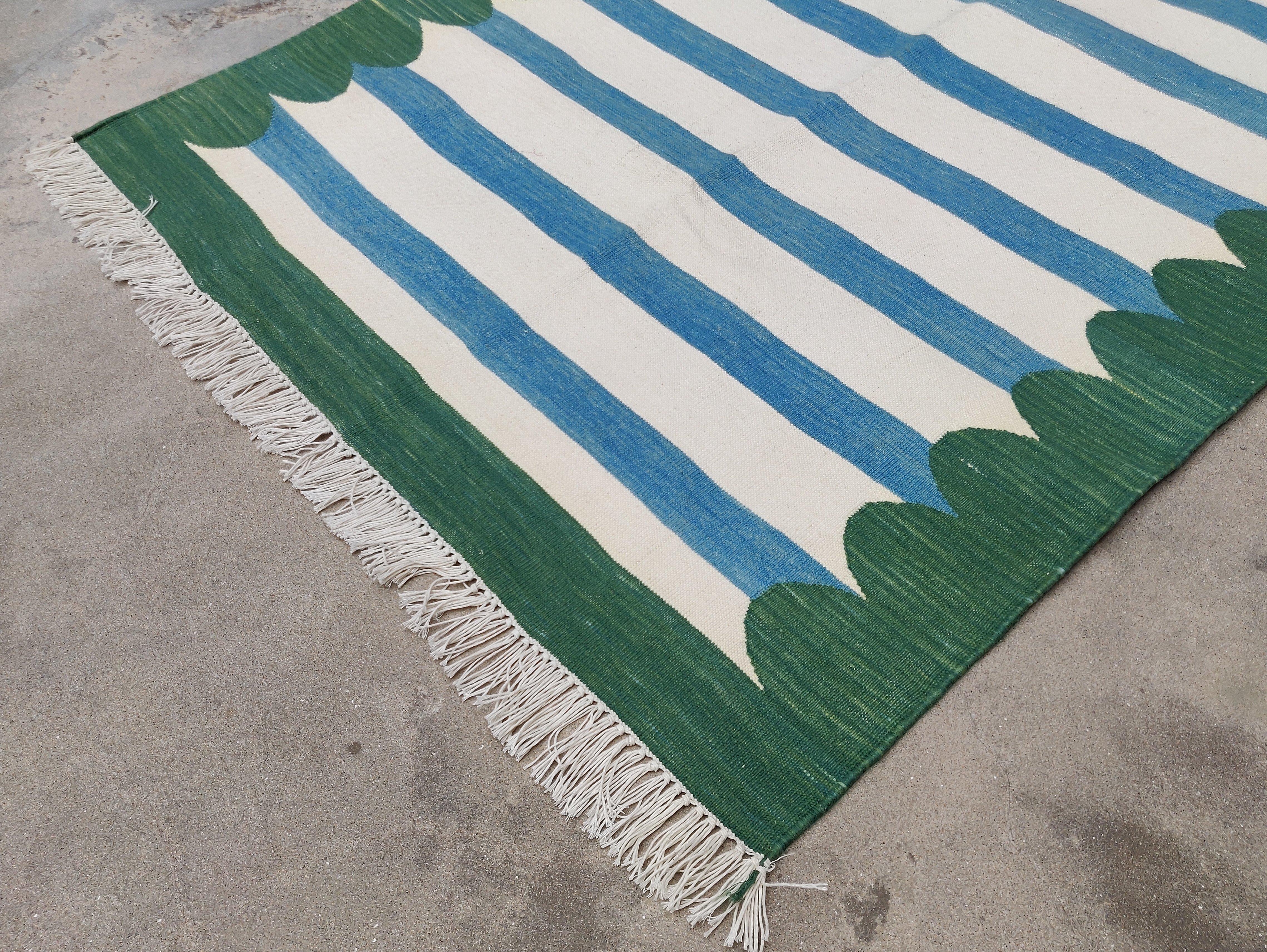 Mid-Century Modern Handmade Cotton Area Flat Weave Rug, 3x5 Blue And Green Scalloped Indian Dhurrie For Sale