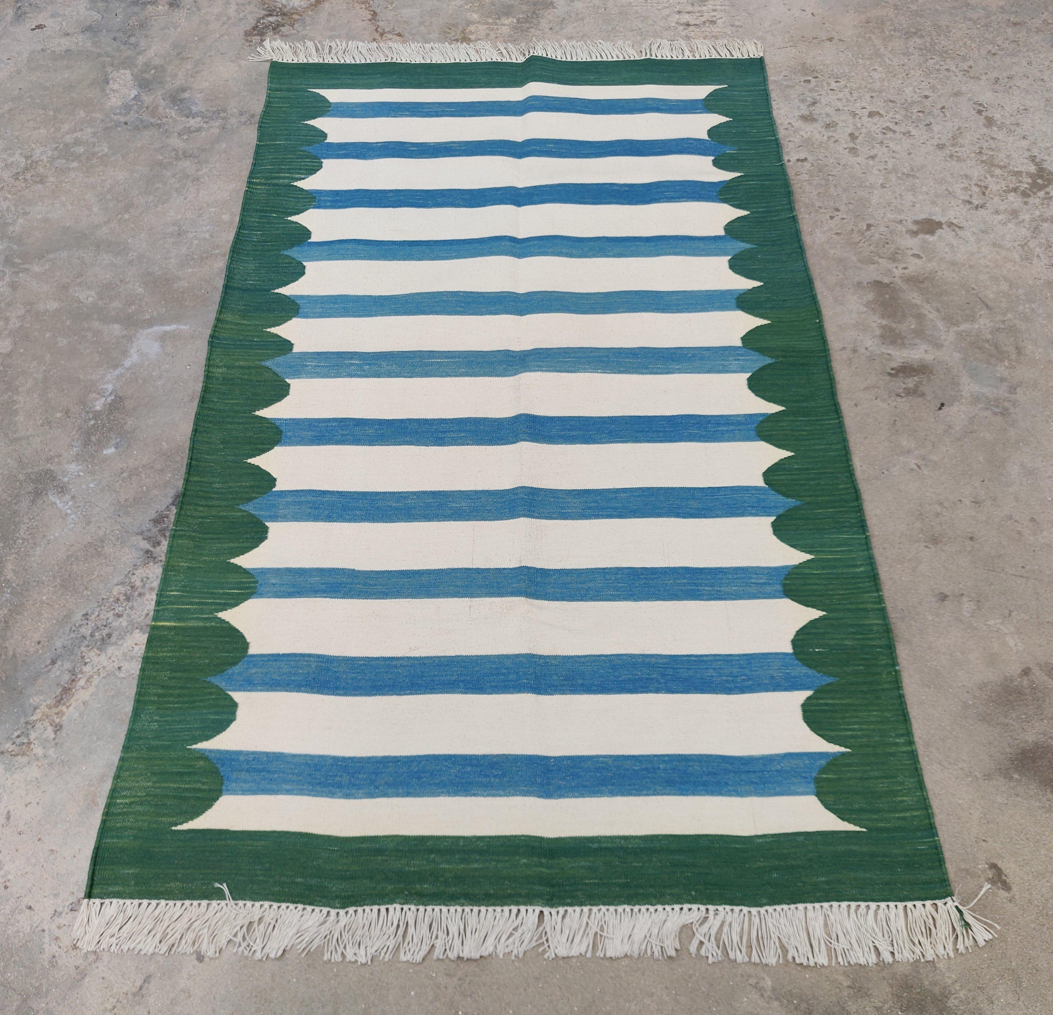 Hand-Woven Handmade Cotton Area Flat Weave Rug, 3x5 Blue And Green Scalloped Indian Dhurrie For Sale