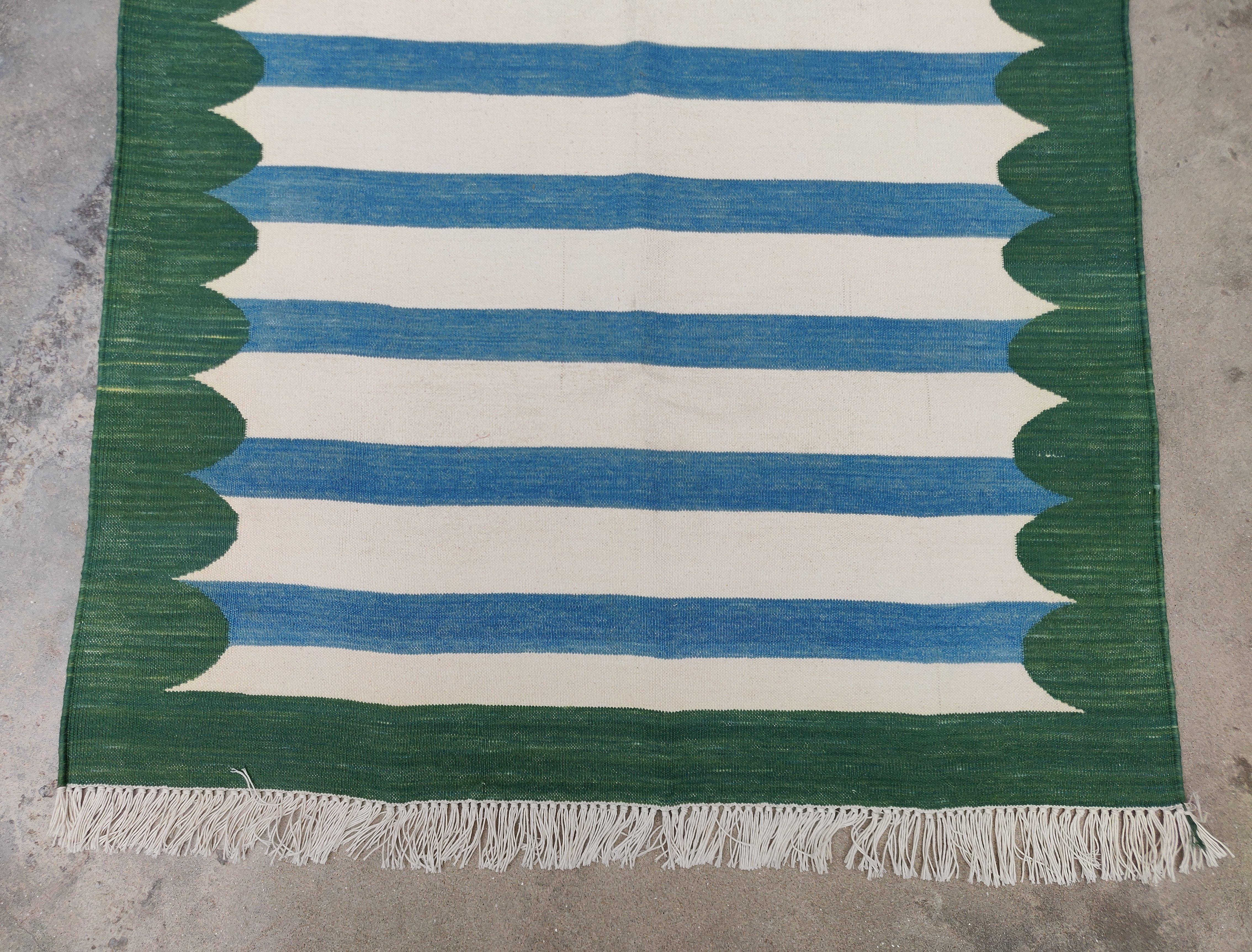 Contemporary Handmade Cotton Area Flat Weave Rug, 3x5 Blue And Green Scalloped Indian Dhurrie For Sale