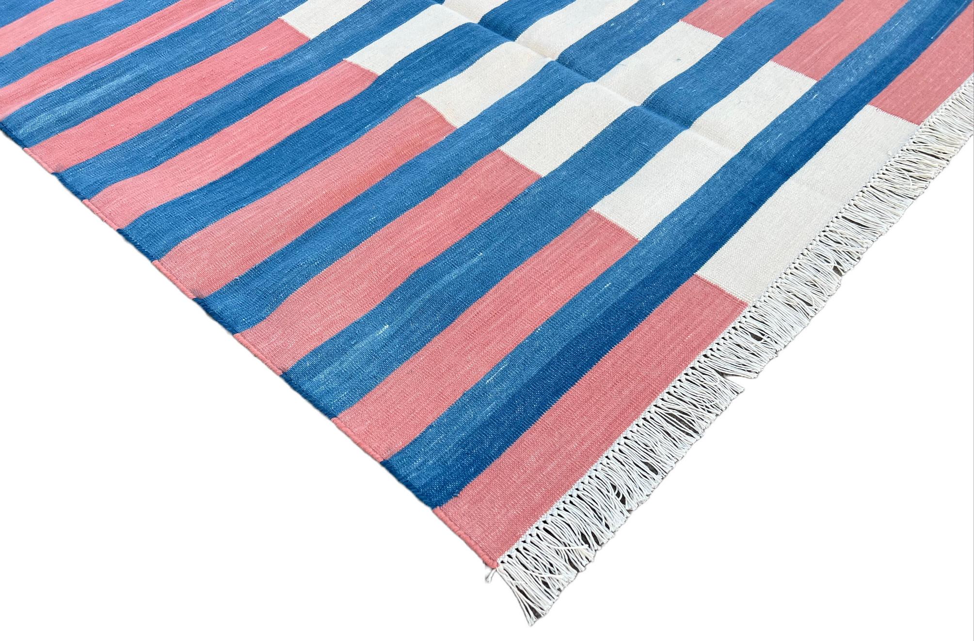 Indiano Tappeto a tessitura piatta in cotone fatto a mano, 3x5 Tappeto a strisce blu e rosse Dhurrie indiano in vendita