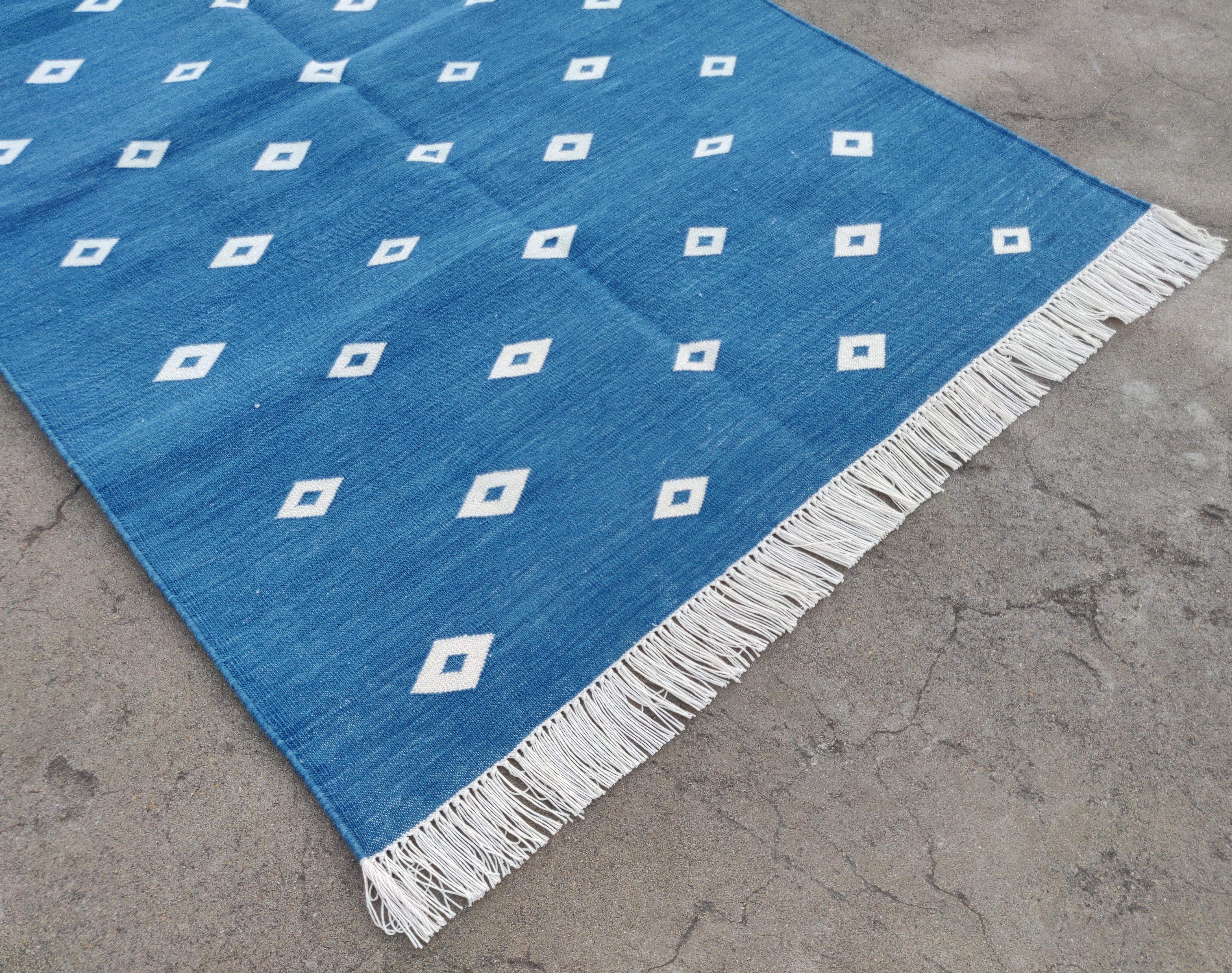 Mid-Century Modern Handmade Cotton Area Flat Weave Rug, 3x5 Blue And White Diamond Indian Dhurrie For Sale