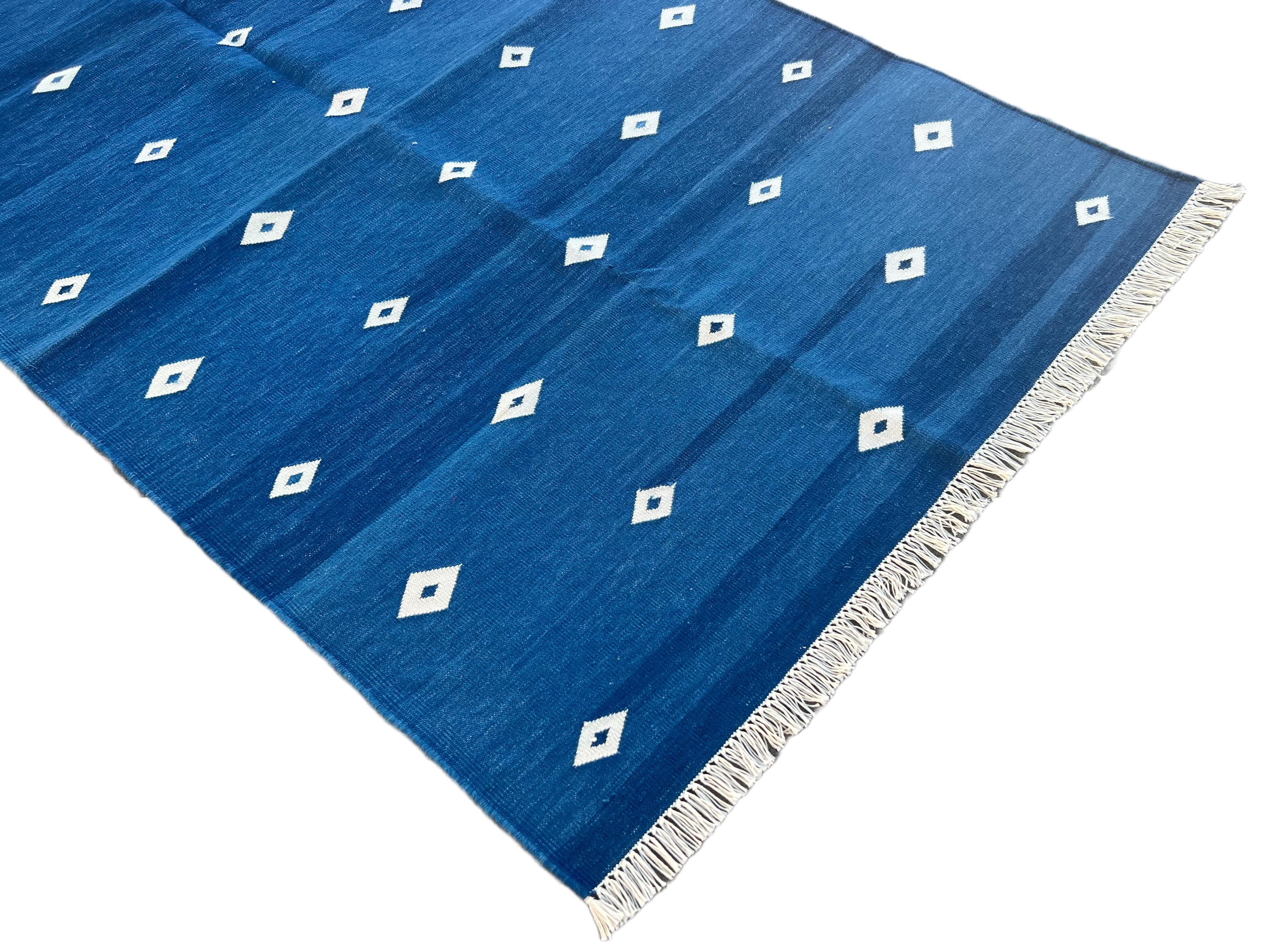 Hand-Woven Handmade Cotton Area Flat Weave Rug, 3x5 Blue And White Diamond Indian Dhurrie For Sale