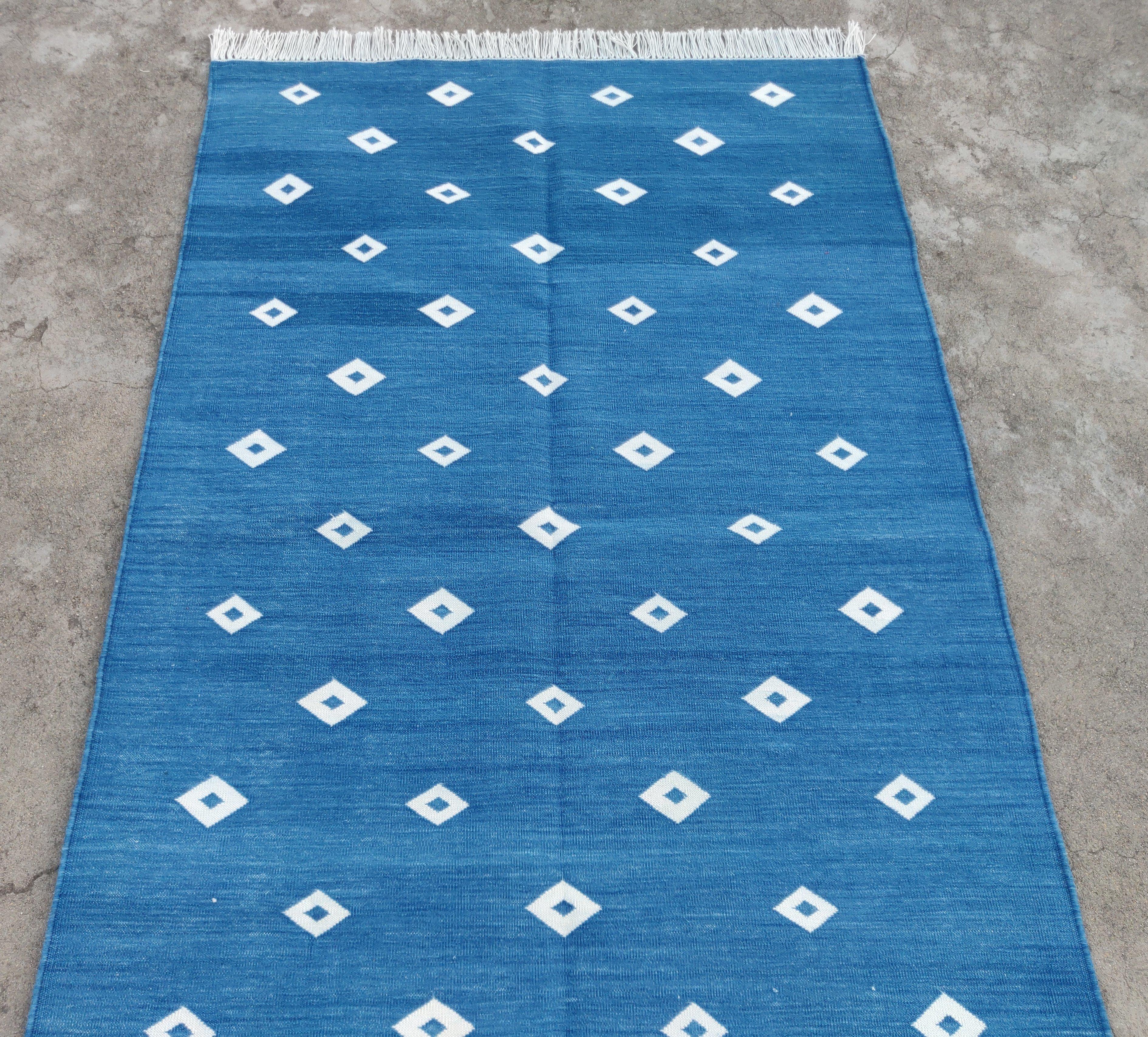 Contemporary Handmade Cotton Area Flat Weave Rug, 3x5 Blue And White Diamond Indian Dhurrie For Sale