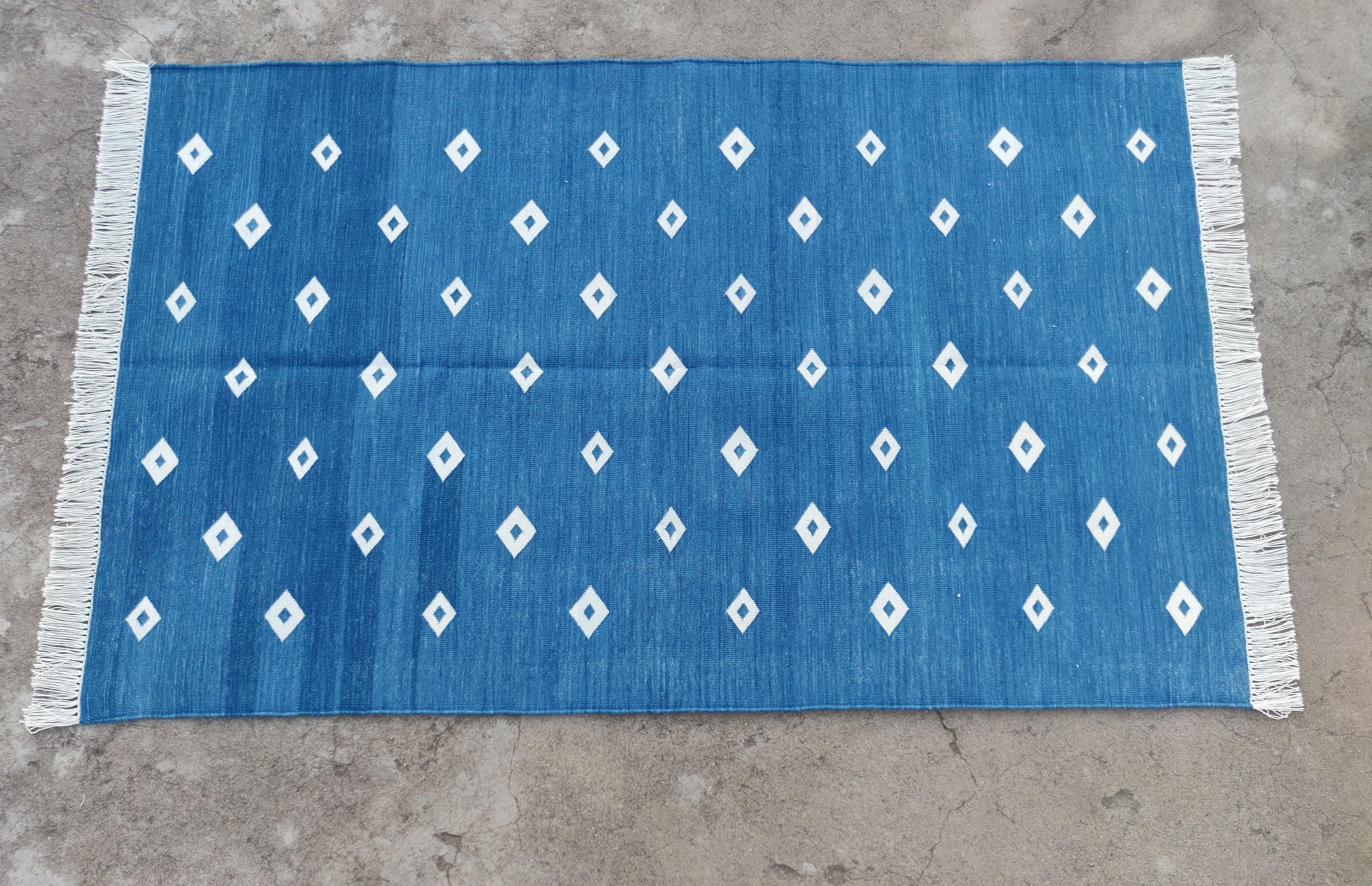 Handmade Cotton Area Flat Weave Rug, 3x5 Blue And White Diamond Indian Dhurrie For Sale 2