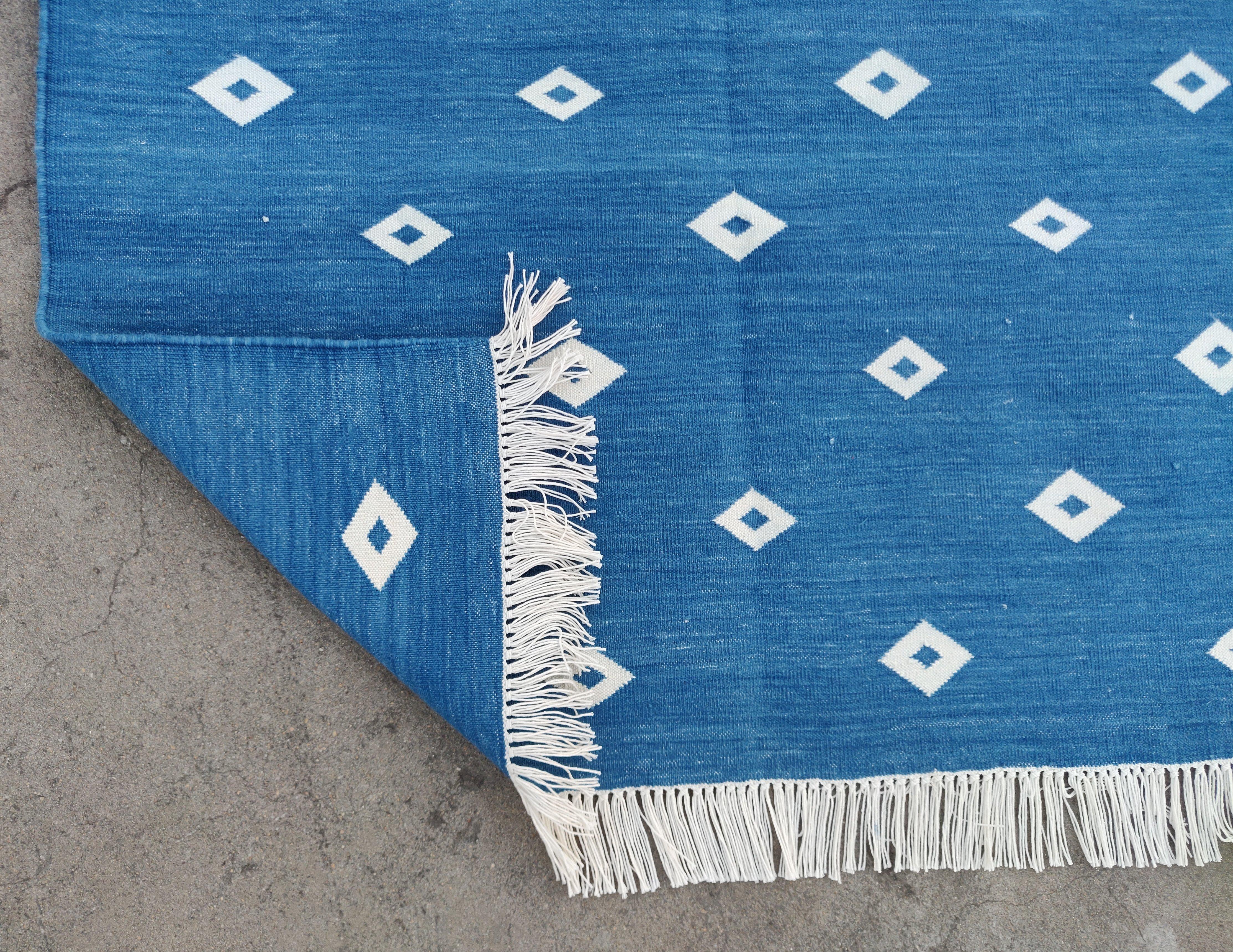 Handmade Cotton Area Flat Weave Rug, 3x5 Blue And White Diamond Indian Dhurrie For Sale 3