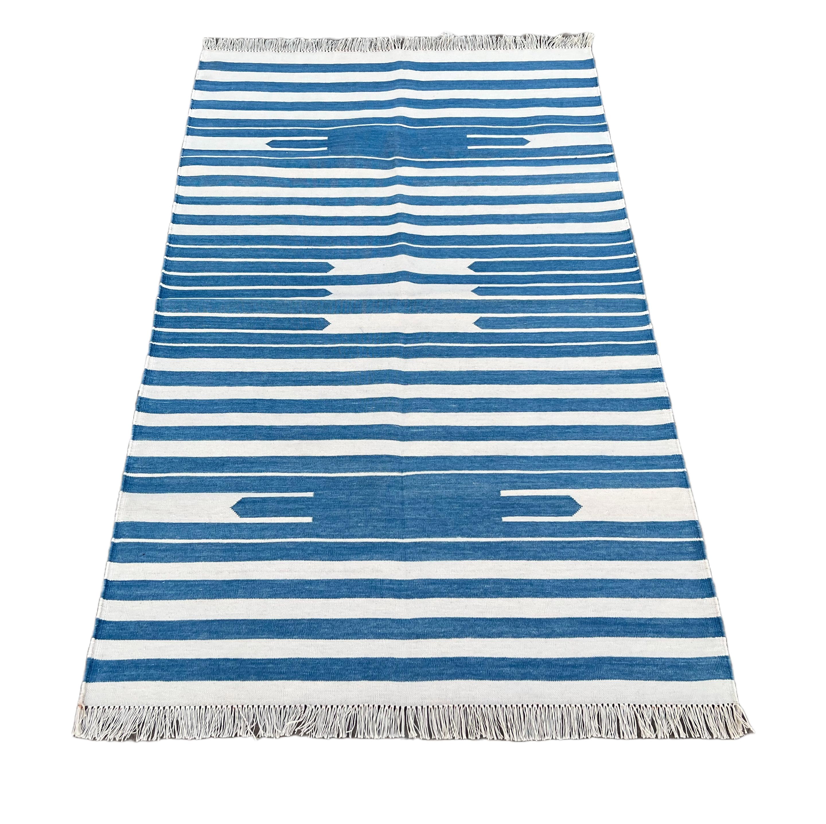 Handmade Cotton Area Flat Weave Rug, 3'x5' Blue And White Striped Indian Dhurrie In New Condition For Sale In Jaipur, IN