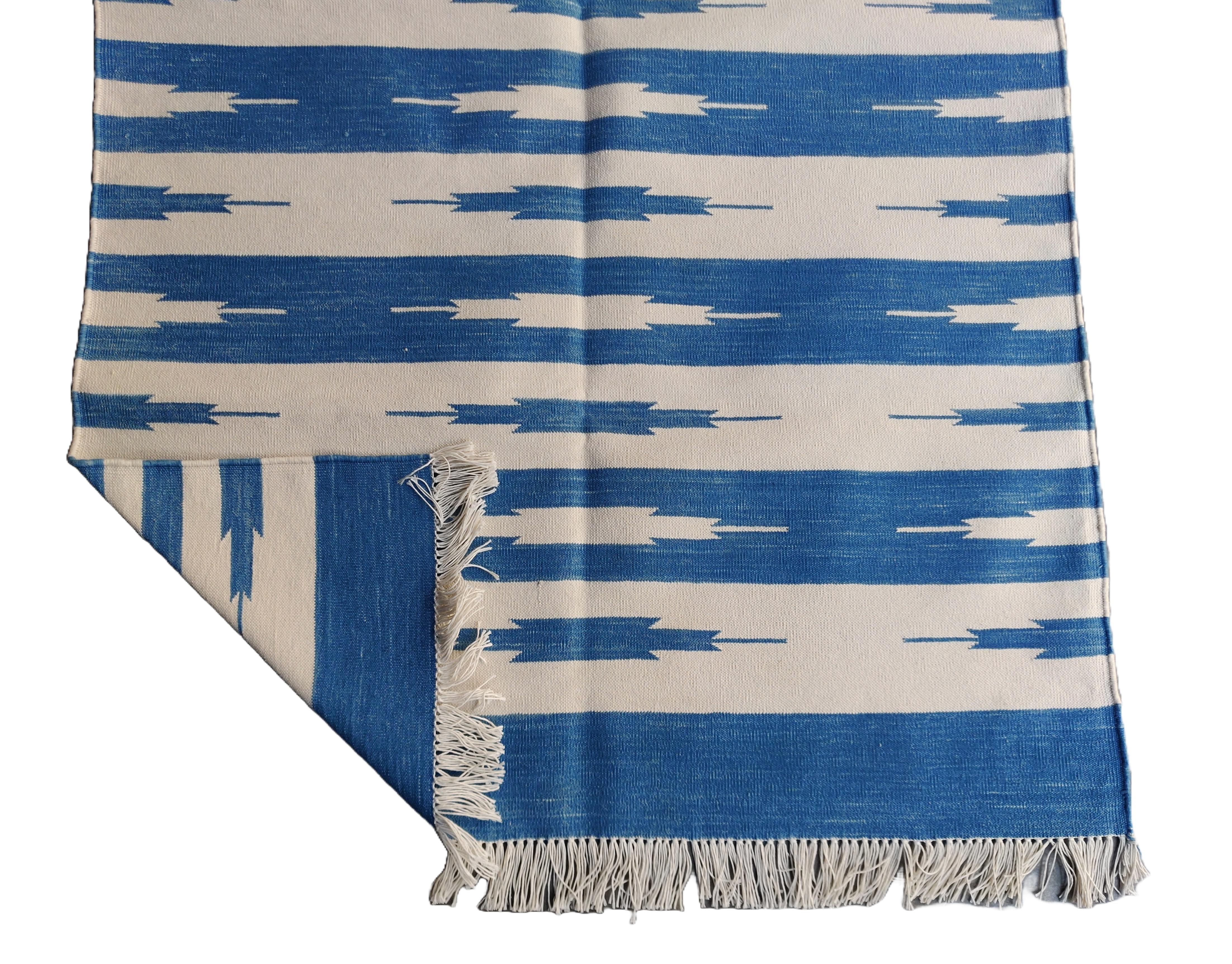 Handmade Cotton Area Flat Weave Rug, 3x5 Blue And White Striped Indian Dhurrie In New Condition For Sale In Jaipur, IN