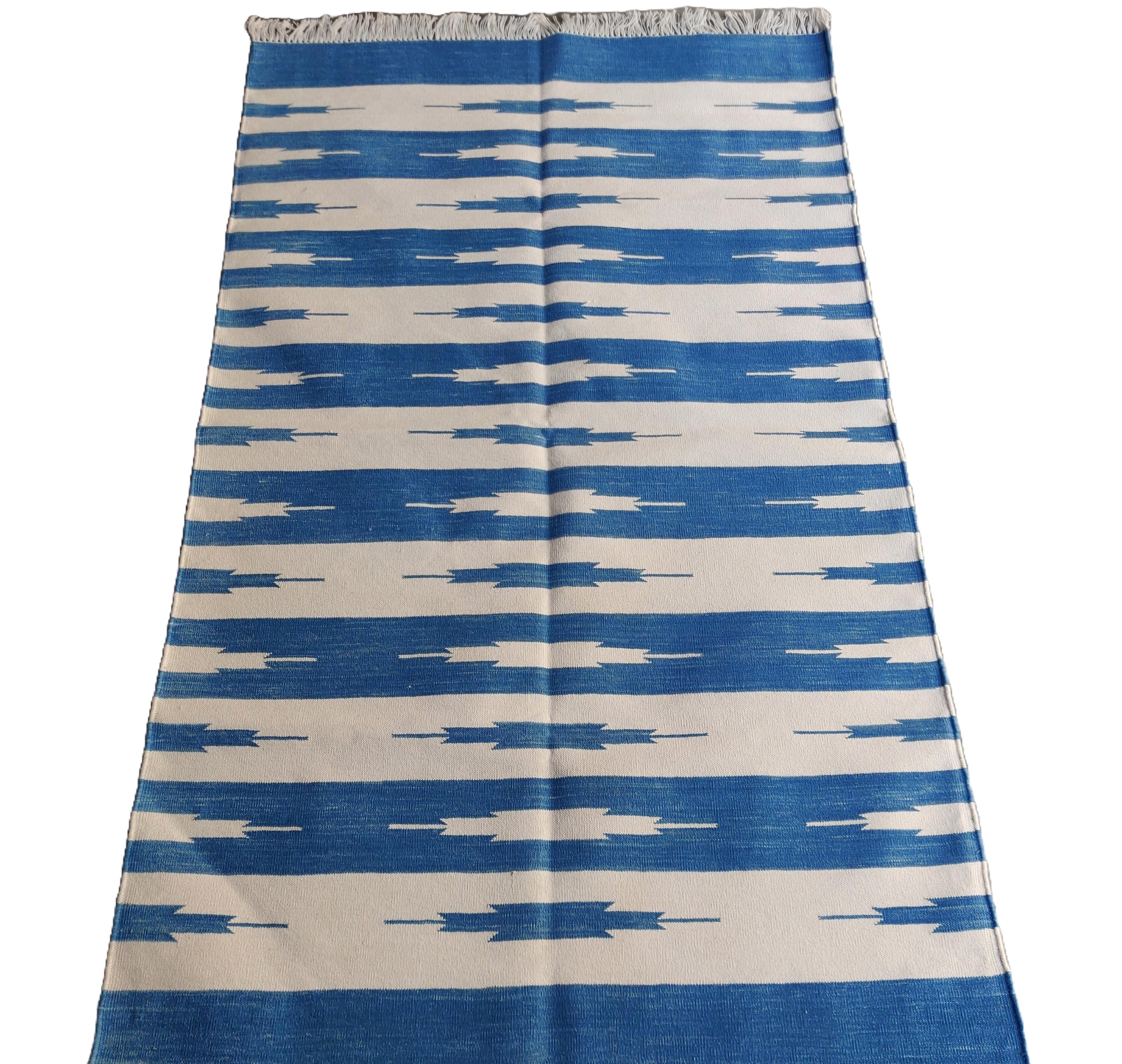 Contemporary Handmade Cotton Area Flat Weave Rug, 3x5 Blue And White Striped Indian Dhurrie For Sale