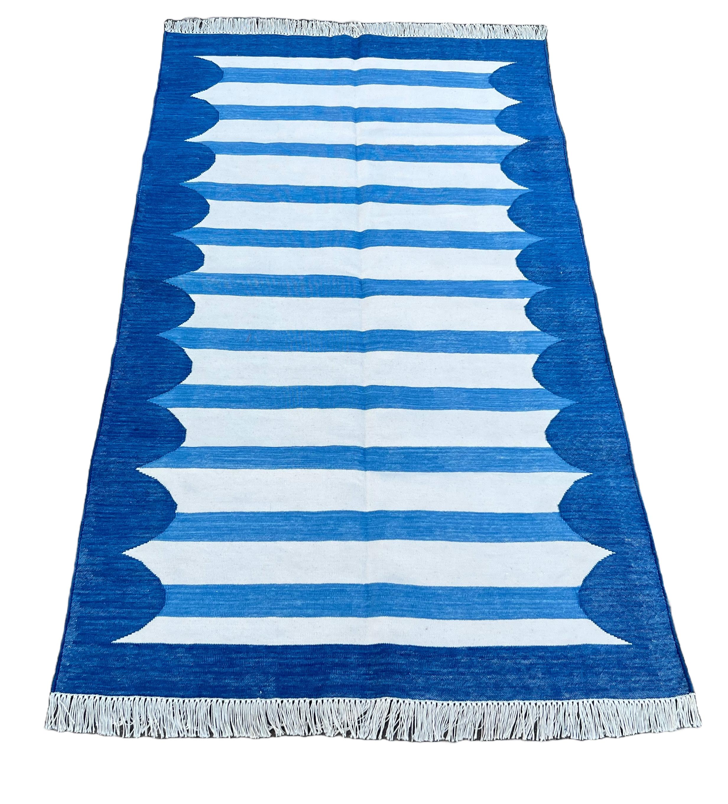 Tapis de sol en coton fait main, 3x5 rayé bleu et blanc Indian Dhurrie Neuf - En vente à Jaipur, IN