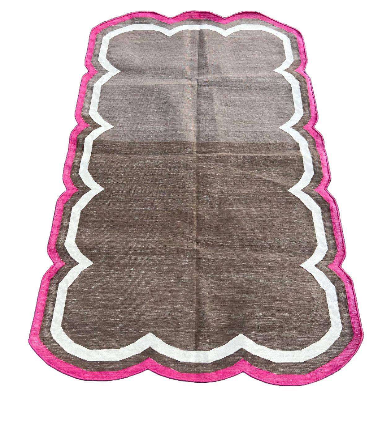 Hand-Woven Handmade Cotton Area Flat Weave Rug, 3x5 Brown And Pink Scalloped Kilim Dhurrie For Sale