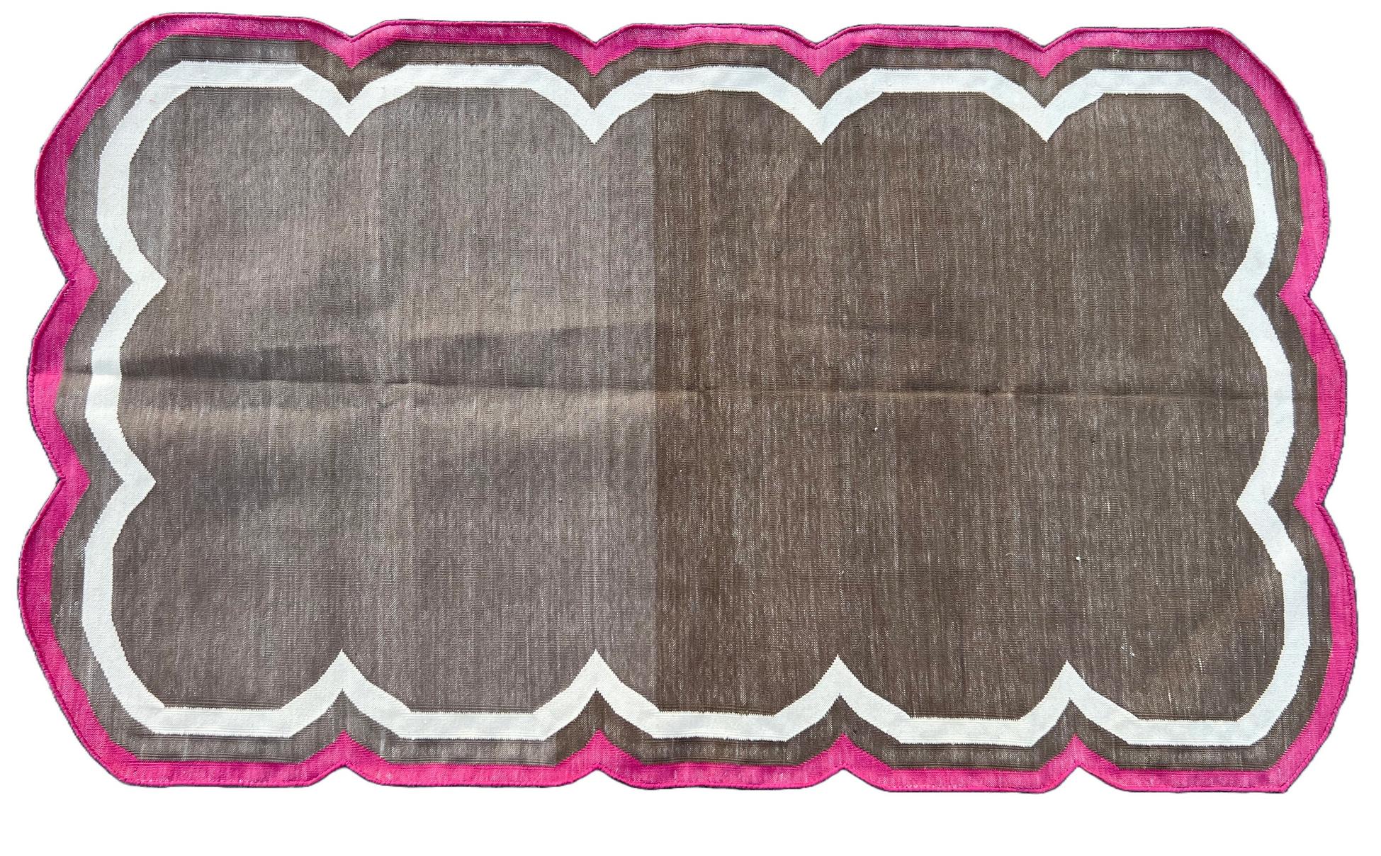 Handmade Cotton Area Flat Weave Rug, 3x5 Brown And Pink Scalloped Kilim Dhurrie For Sale 2