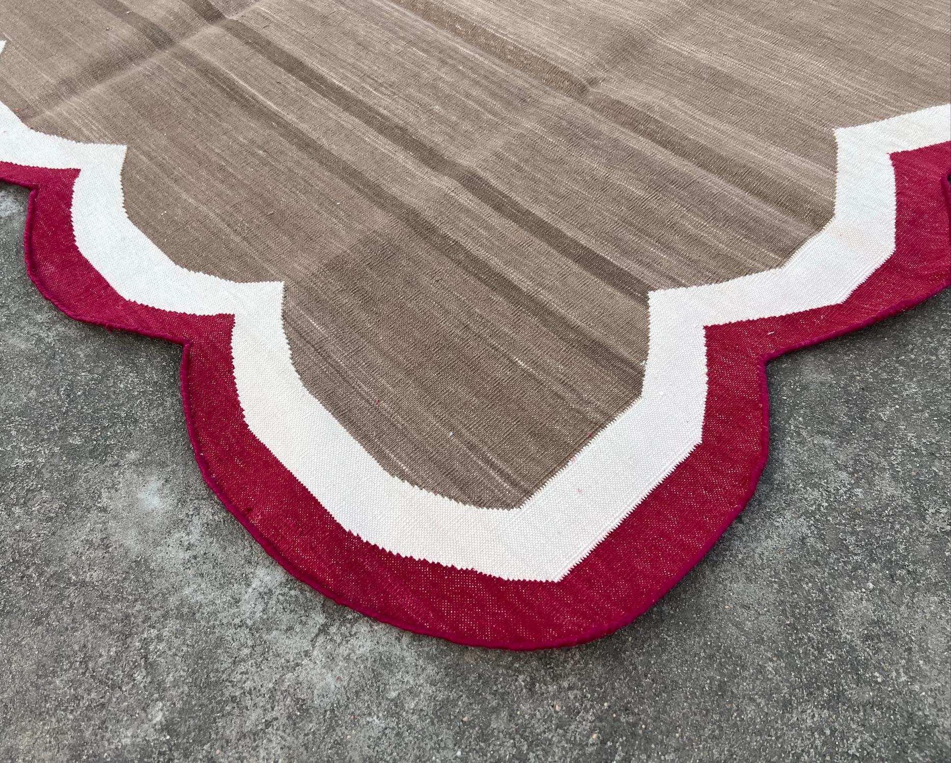 Mid-Century Modern Handmade Cotton Area Flat Weave Rug, 3x5 Brown And Red Scalloped Kilim Dhurrie For Sale