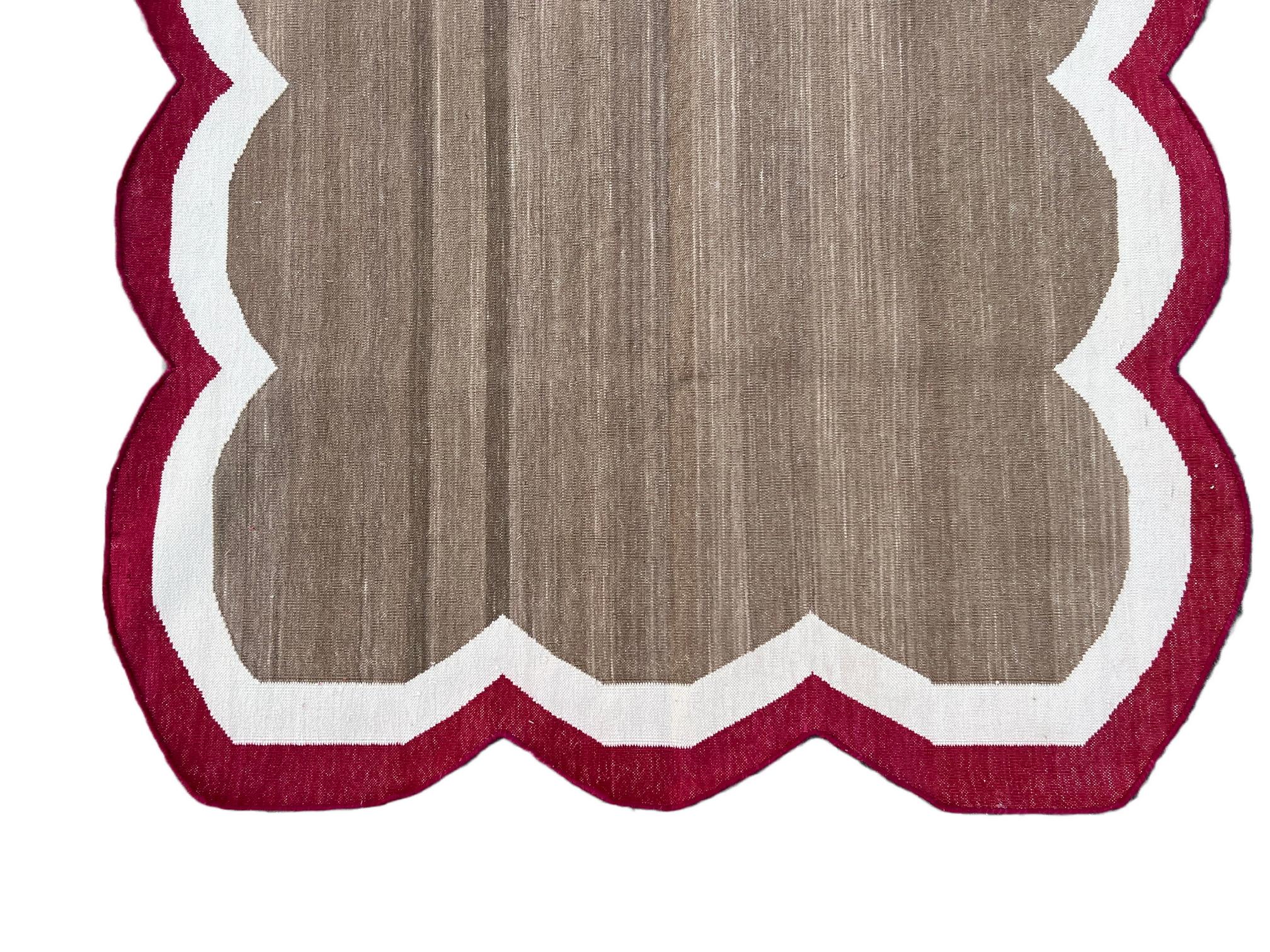 Hand-Woven Handmade Cotton Area Flat Weave Rug, 3x5 Brown And Red Scalloped Kilim Dhurrie For Sale