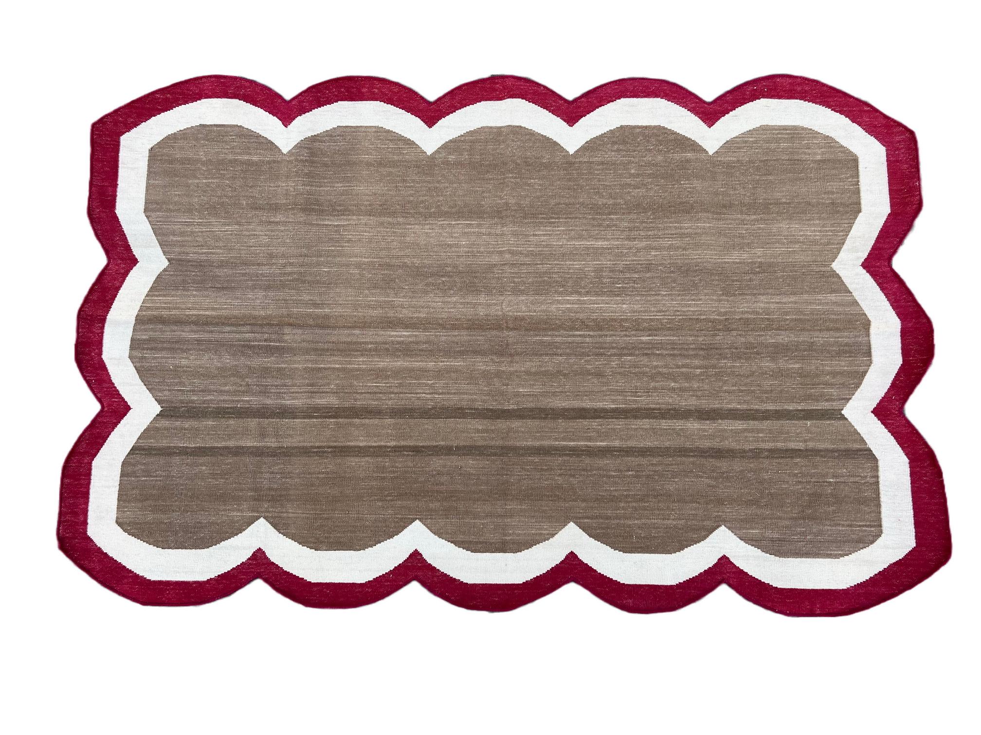 Handmade Cotton Area Flat Weave Rug, 3x5 Brown And Red Scalloped Kilim Dhurrie For Sale 1