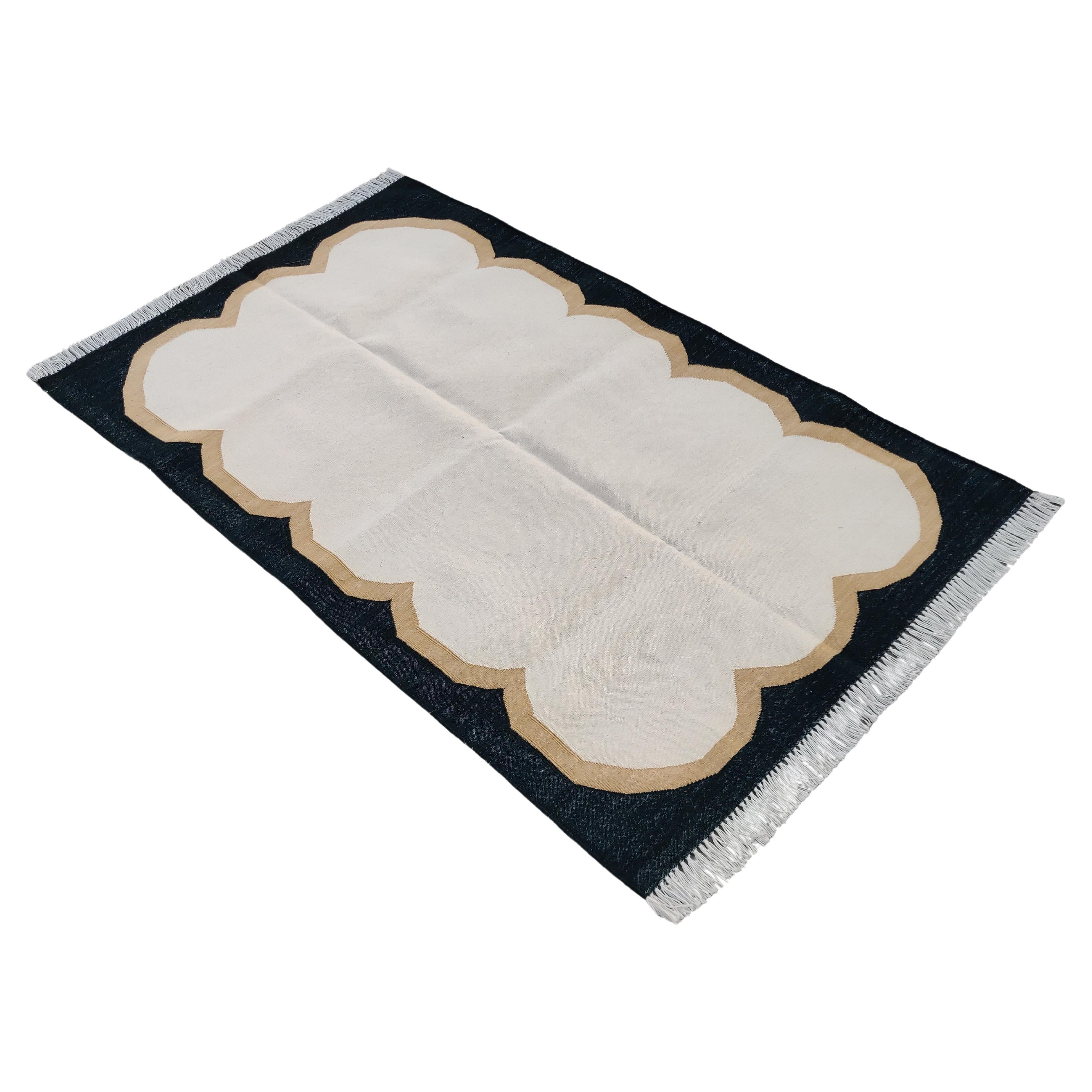 Handmade Cotton Area Flat Weave Rug, 3x5 Cream And Black Scallop Indian Dhurrie For Sale